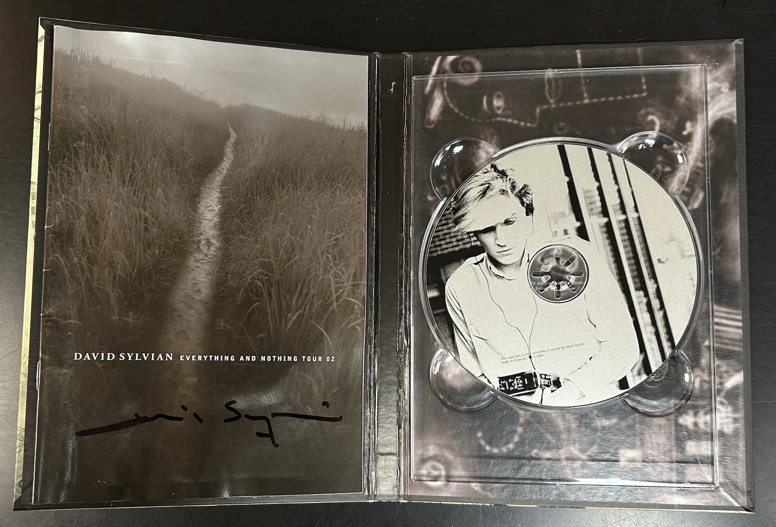 DAVID SYLVIAN Signed Everything And Nothing Tour 02 Autographed CD / Book, image 3