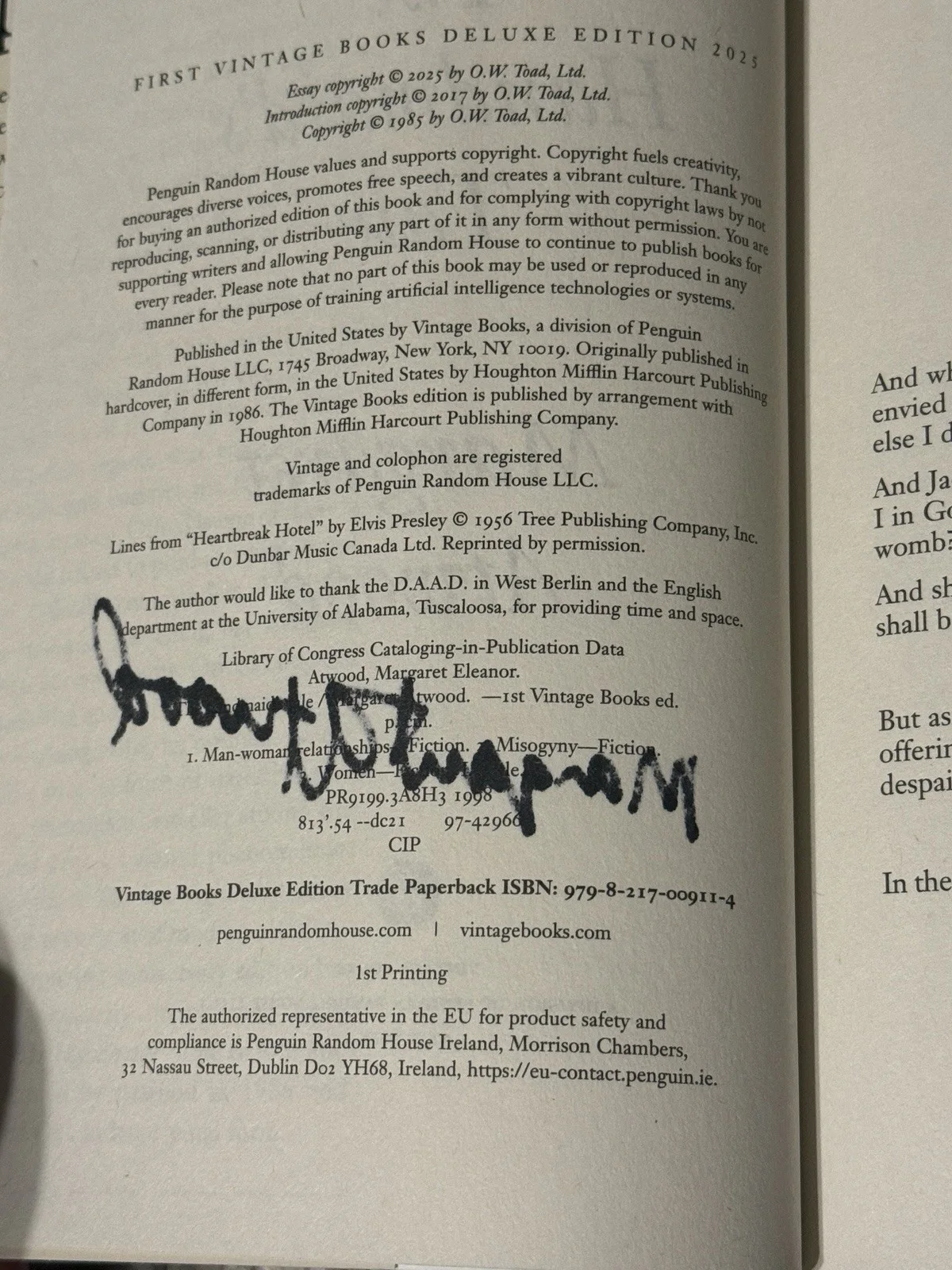 MARGARET ATWOOD SIGNED THE HANDMAIDS TALE BOOK 40TH ANNIVERSARY EDITION, image 2