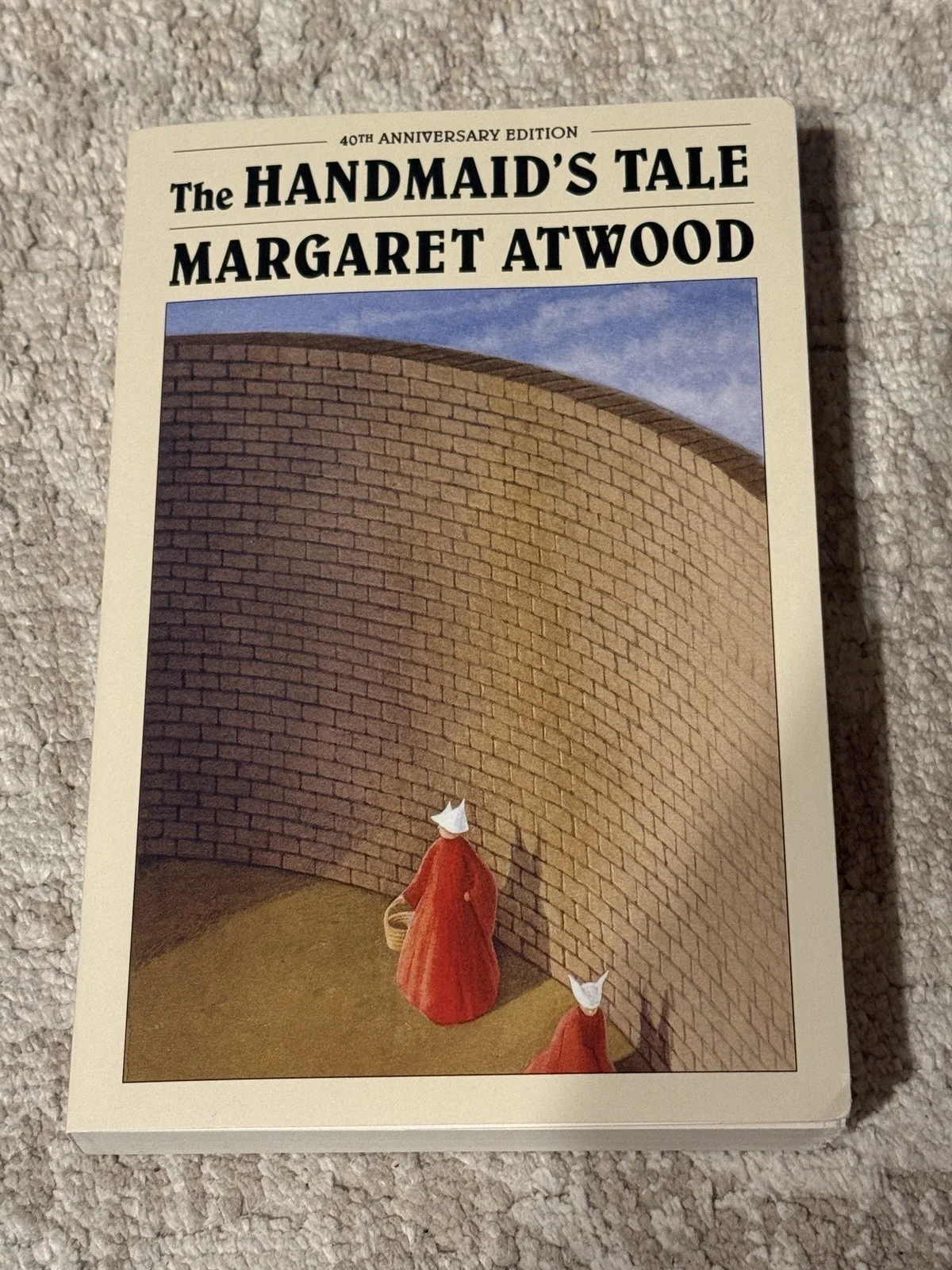 MARGARET ATWOOD SIGNED THE HANDMAIDS TALE BOOK 40TH ANNIVERSARY EDITION, image 3