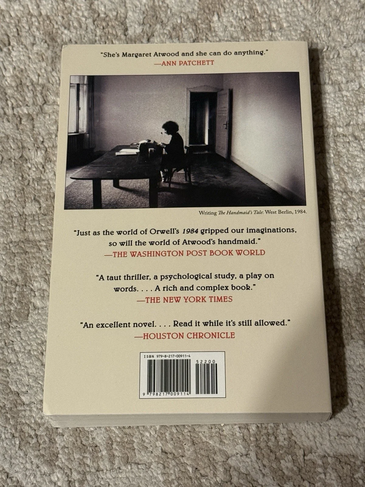 MARGARET ATWOOD SIGNED THE HANDMAIDS TALE BOOK 40TH ANNIVERSARY EDITION, image 4