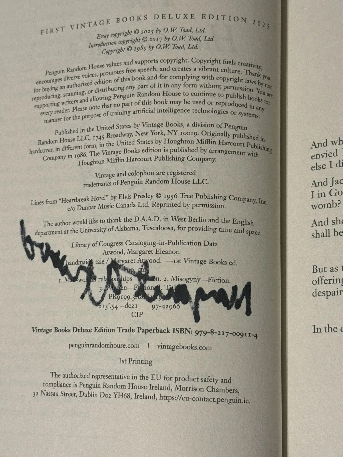 MARGARET ATWOOD SIGNED THE HANDMAIDS TALE BOOK 40TH ANNIVERSARY EDITION, image 2