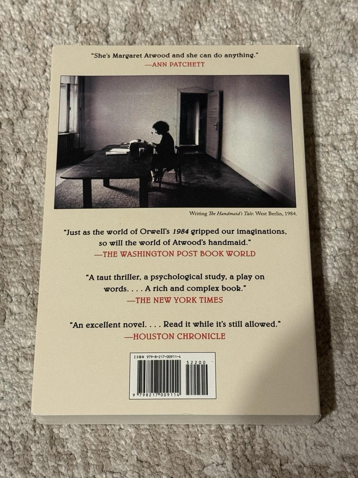 MARGARET ATWOOD SIGNED THE HANDMAIDS TALE BOOK 40TH ANNIVERSARY EDITION, image 4