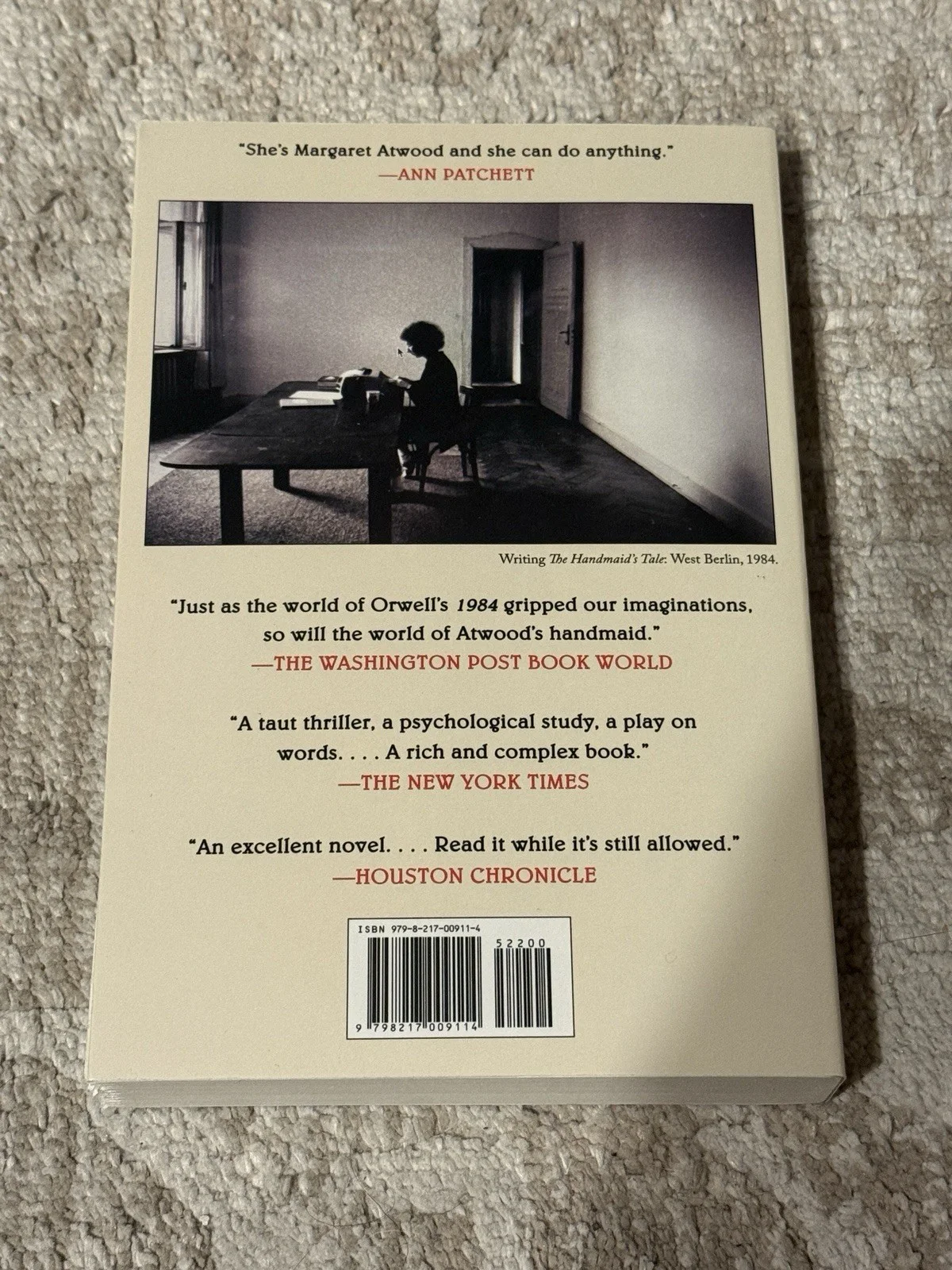 MARGARET ATWOOD SIGNED THE HANDMAIDS TALE BOOK 40TH ANNIVERSARY EDITION, image 3