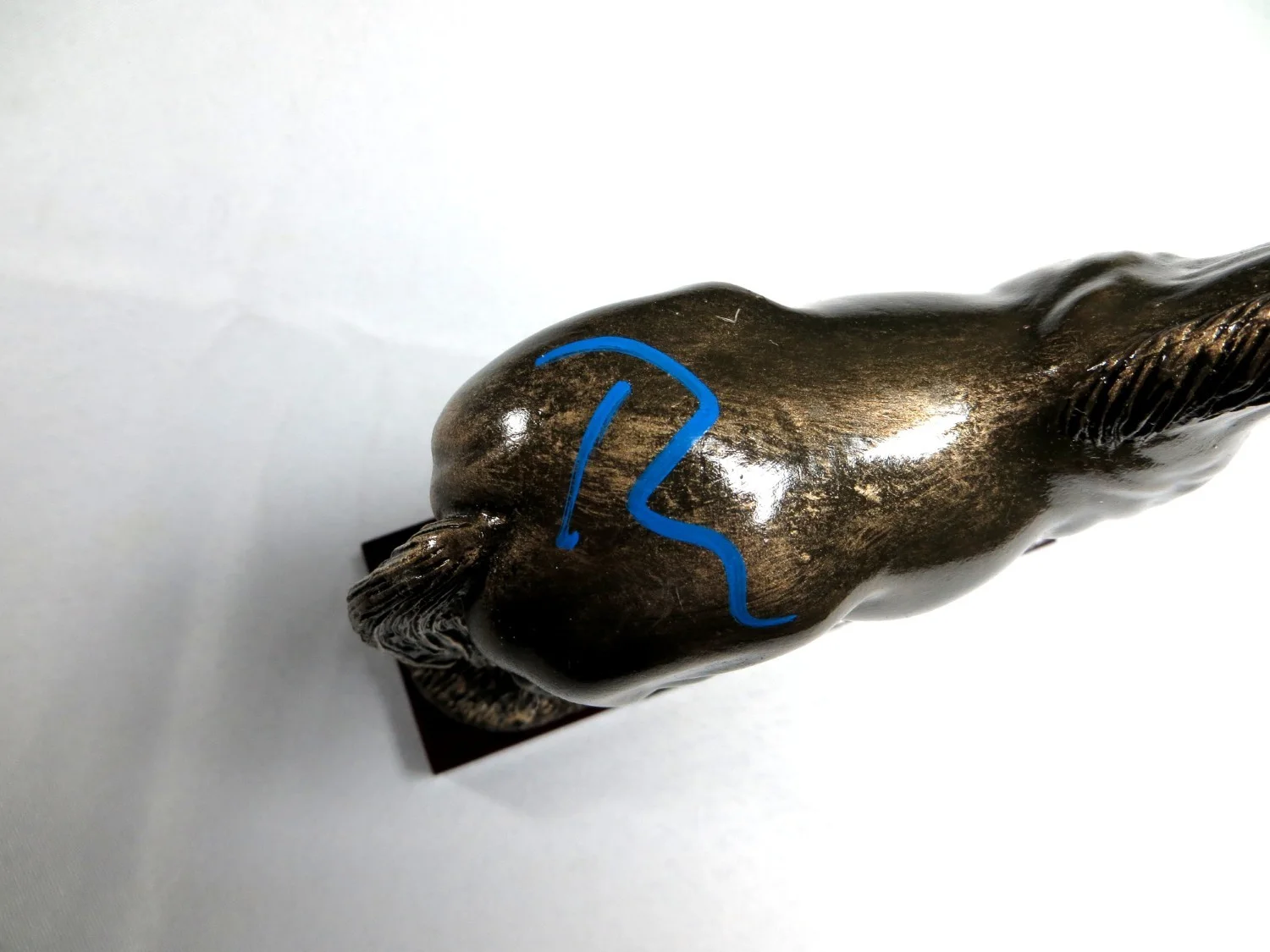 Tobey Maguire — Tobey Maguire Signed Autographed Mini Statue Horse Seabiscuit BAS AE48476, изображение 2