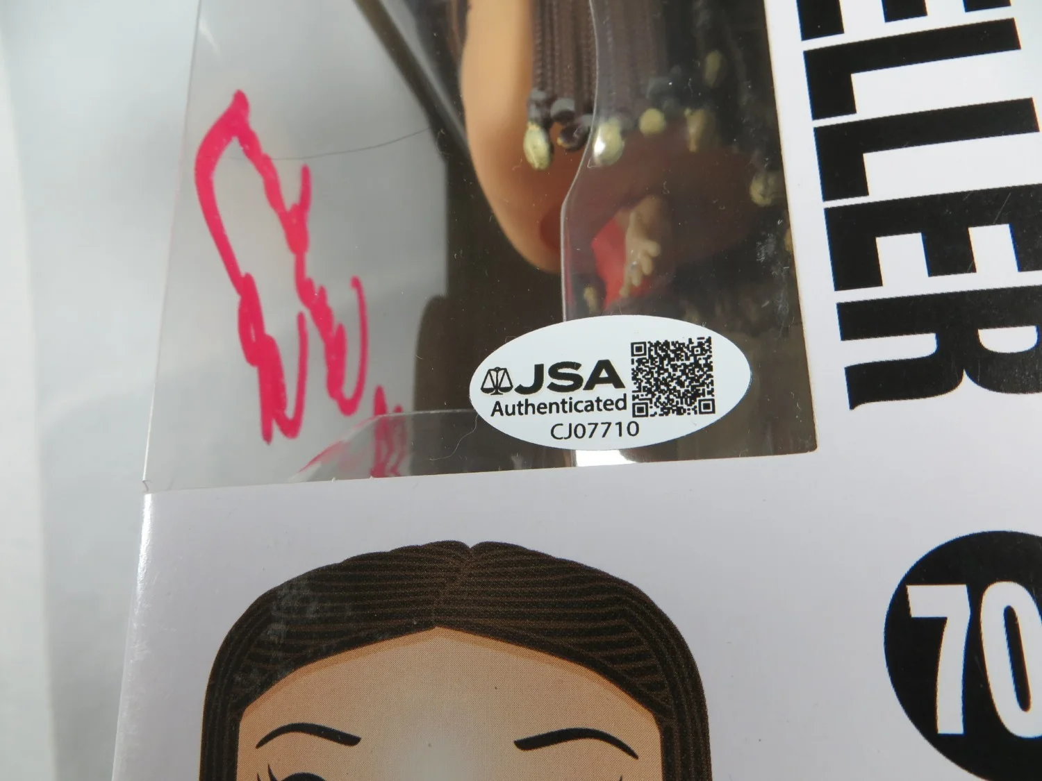 Courteney Cox — Courteney Cox Signed Autographed Funko POP! Figure Friends Monica JSA CJ07710, image 2
