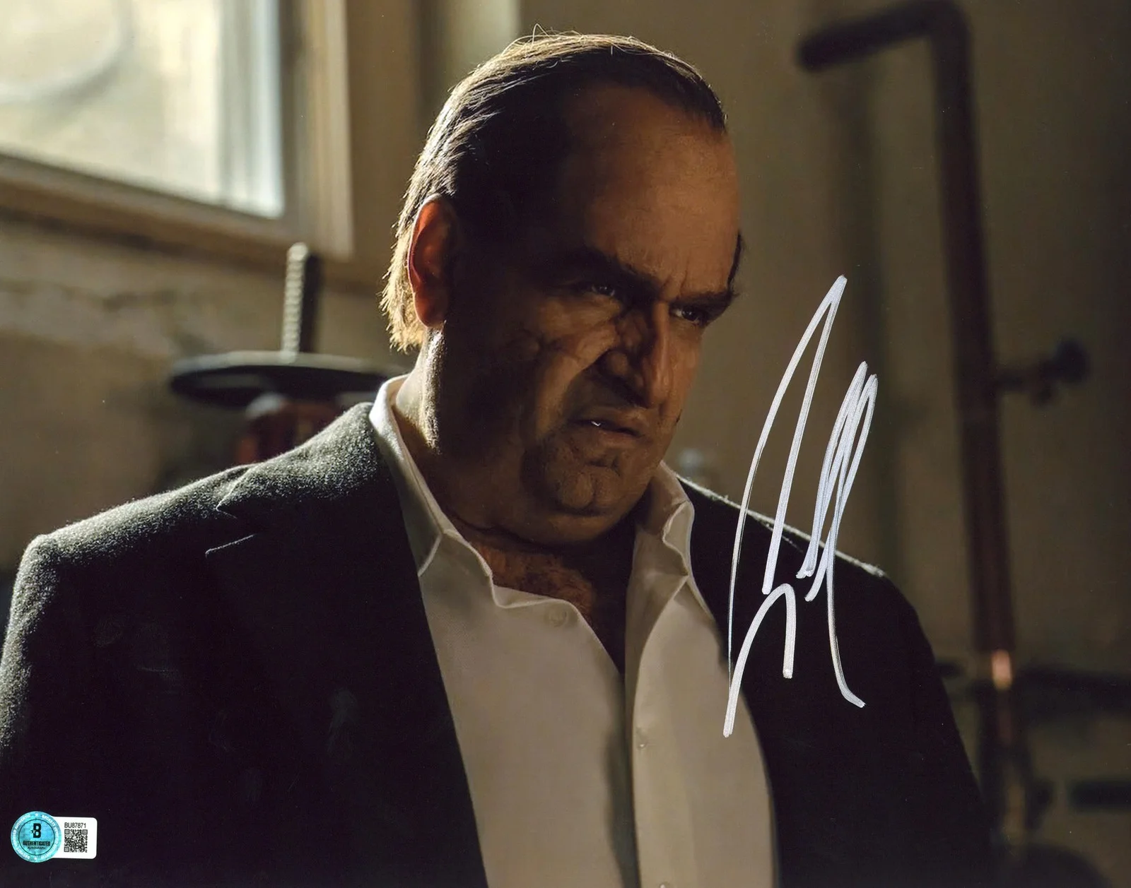 Colin Farrell — Colin Farrell The Penguin Authentic Signed 11x14 Horizontal Photo BAS #BU87871