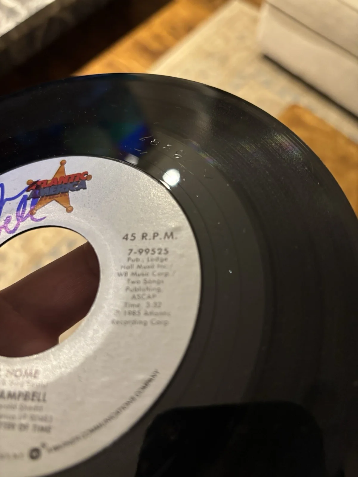 Glenn Campbell Autographed Vinyl Excellent Condition. Guitar Pick And Photo., изображение 4