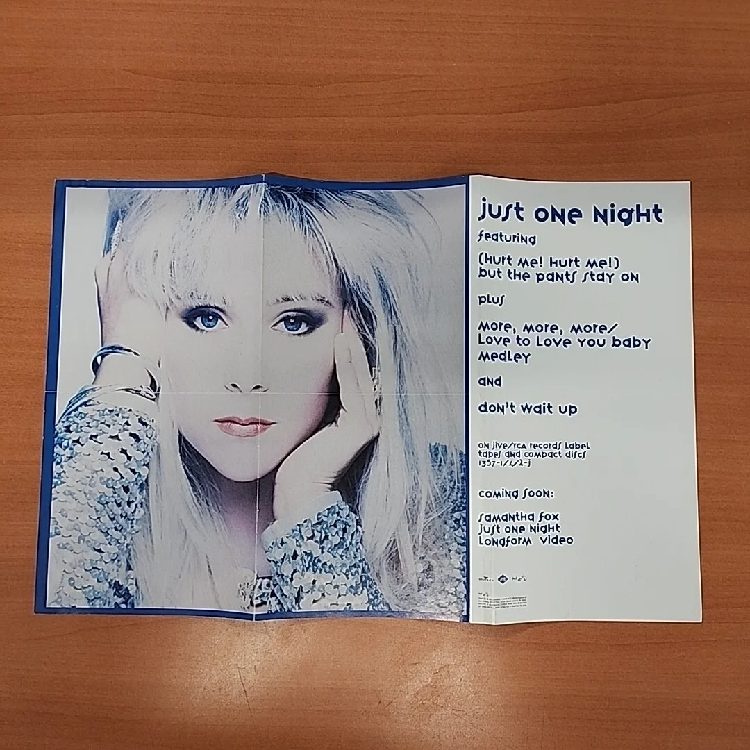 Singer SAMANTHA FOX Autographed Photo HAND SIGNED BROCHURE, image 3