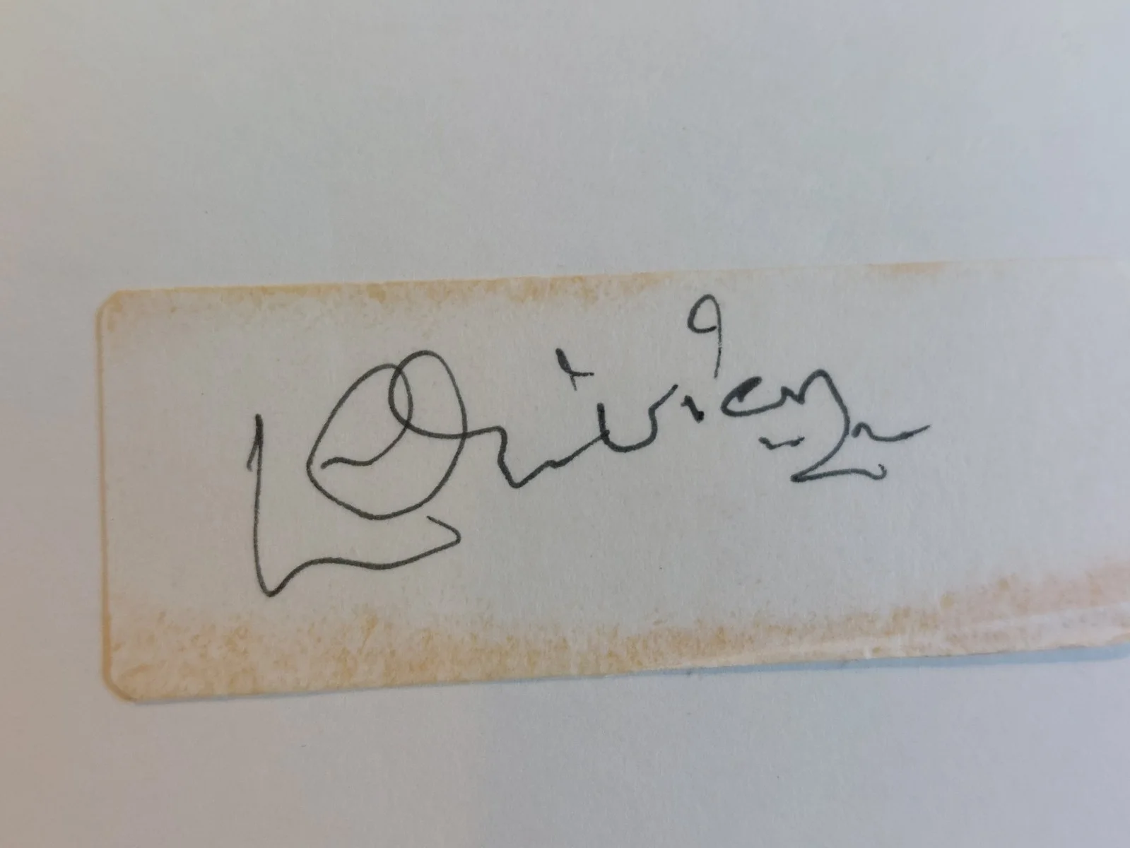 Laurence Olivier — LAURENCE OLIVIER CUT Autograph Signed Paper on Index Card, image 2
