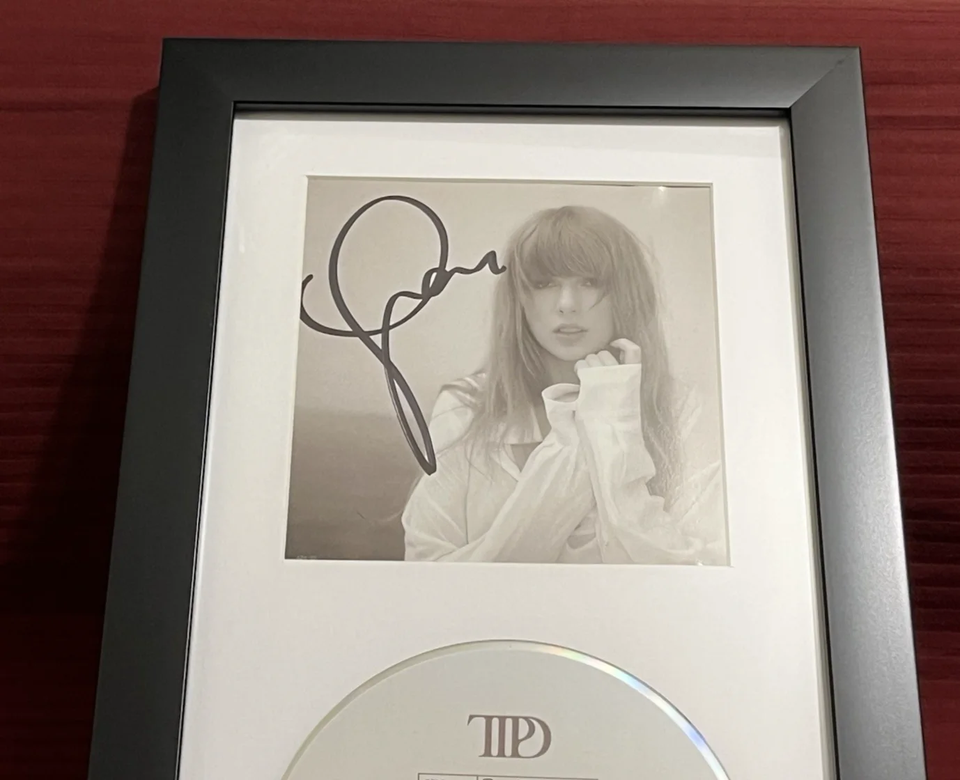 TAYLOR SWIFT SIGNED & FRAMED TTPD CD DISPLAY THE TORTURED POETS AUTOGRAPH COA A, image 3