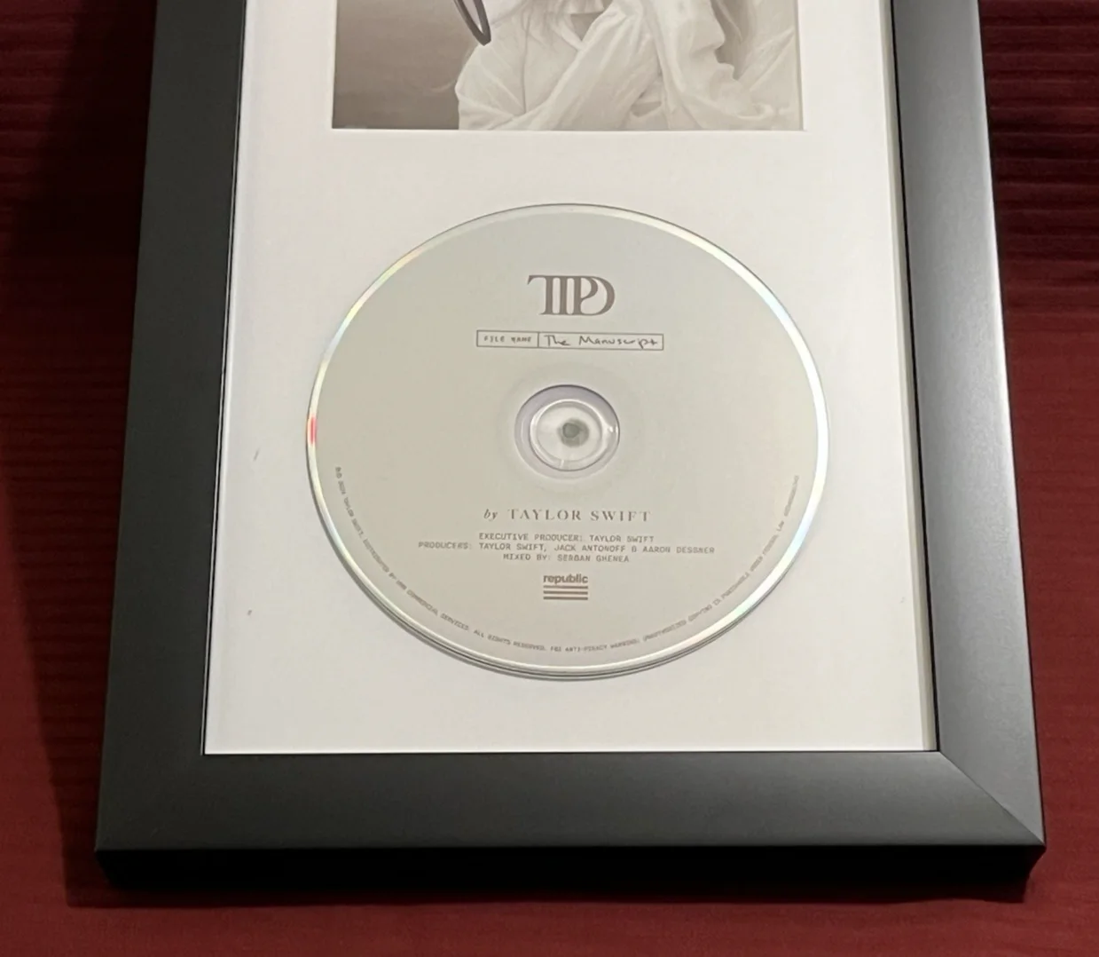 TAYLOR SWIFT SIGNED & FRAMED TTPD CD DISPLAY THE TORTURED POETS AUTOGRAPH COA A, image 5