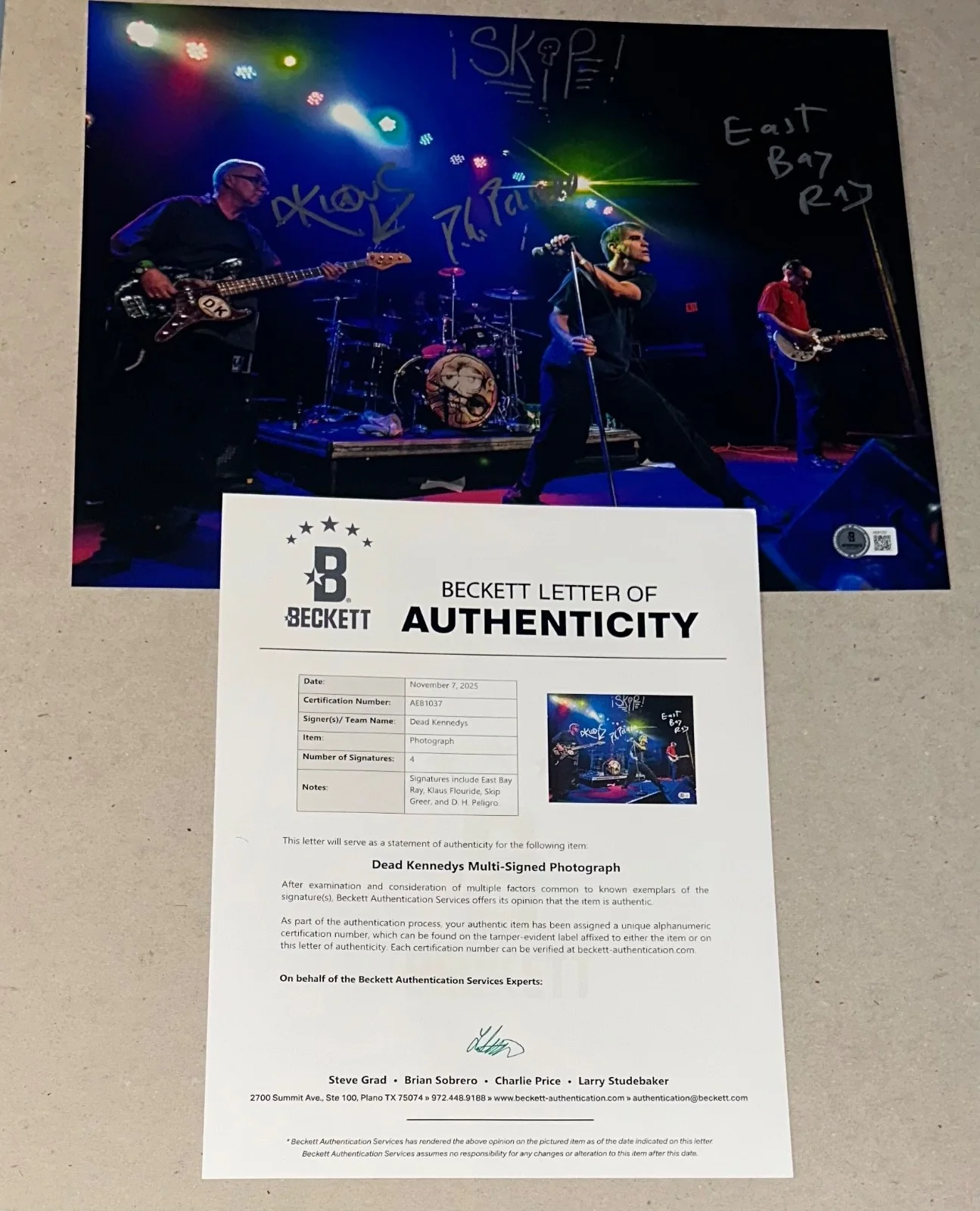 DEAD KENNEDYS SIGNED PHOTO 11 x 14 AUTOGRAPHED BECKETT AUTHENTICATION, image 3