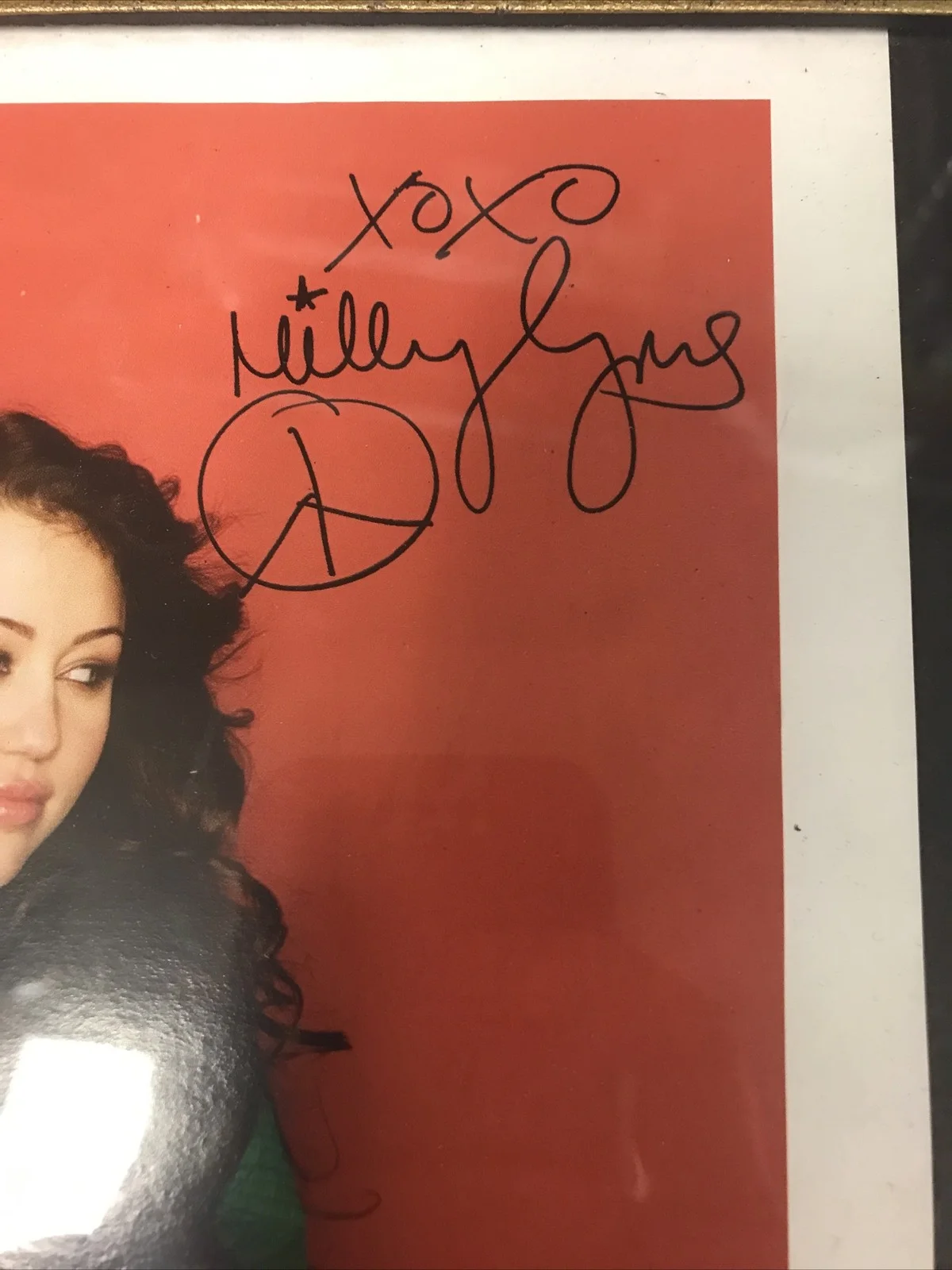 2009 Autographed Miley Cyrus Picture ( No COA), image 3