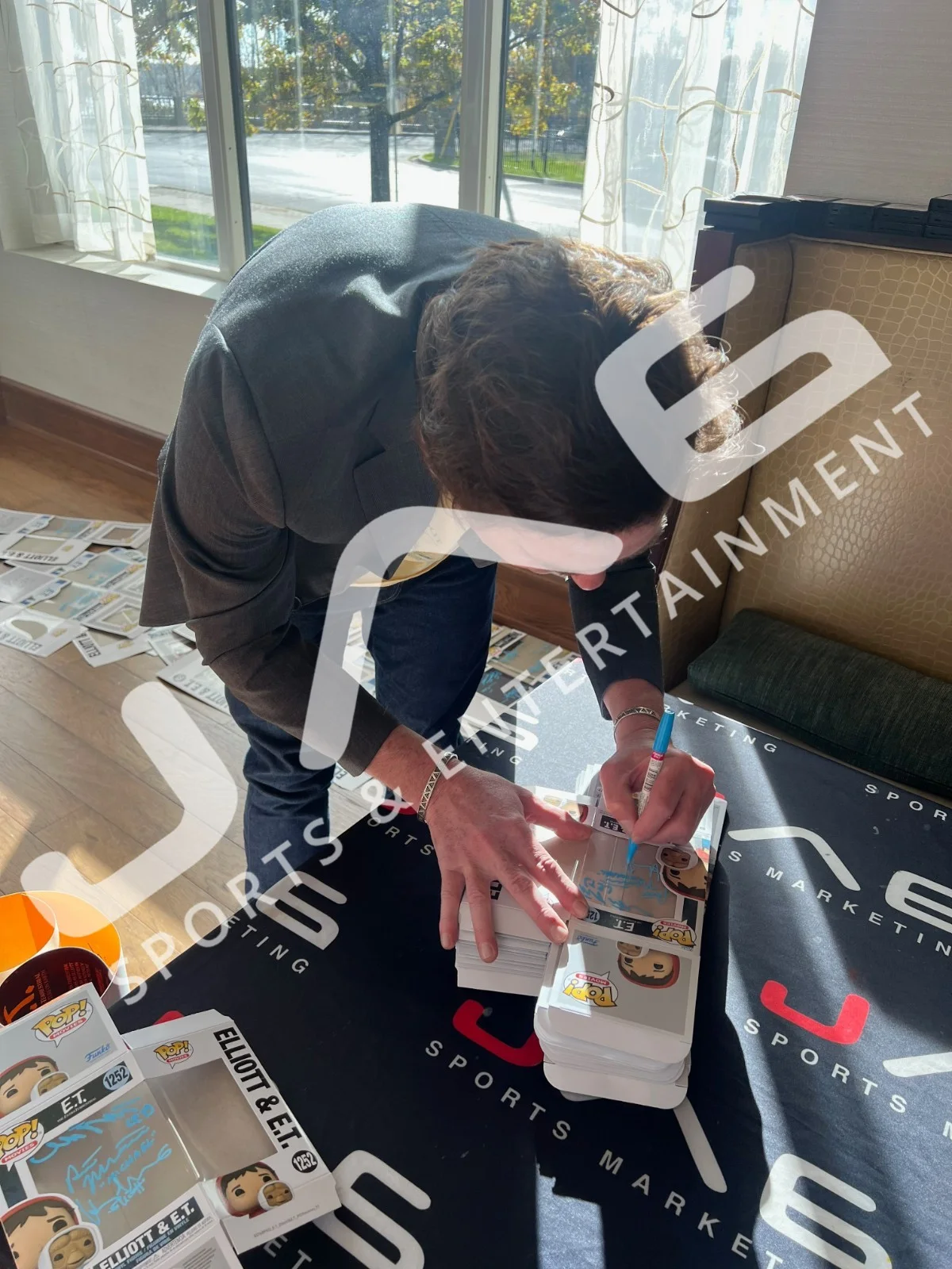 Matthew DeMeritt, Henry Thomas — Matthew DeMeritt & Henry Thomas autographed inscribed Funko Pop #1252 E.T JSA, изображение 4