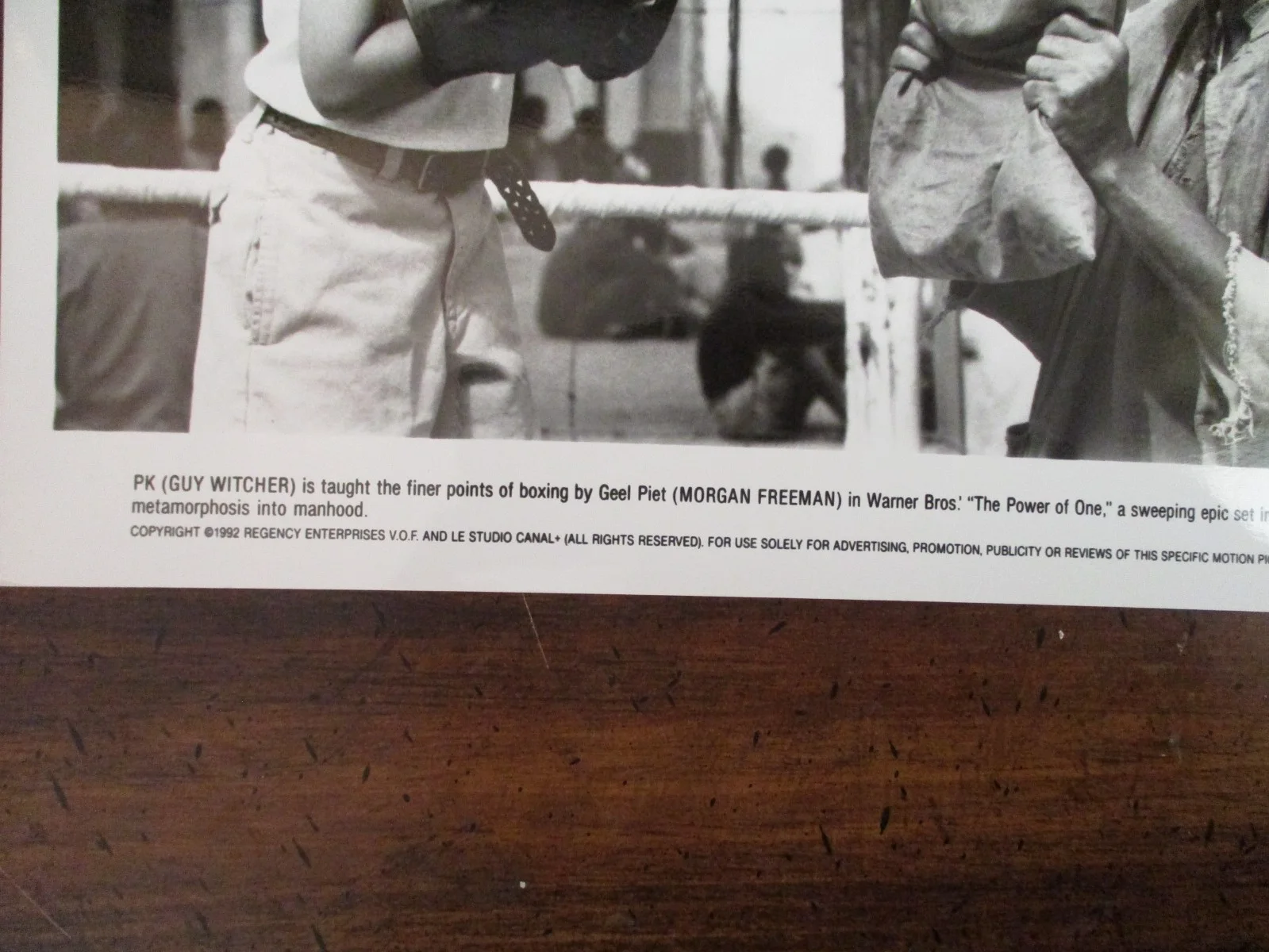 ("THE POWER OF ONE")Morgan Freeman/Guy Witcher/10X8 1992 Black/White Press Photo, изображение 2