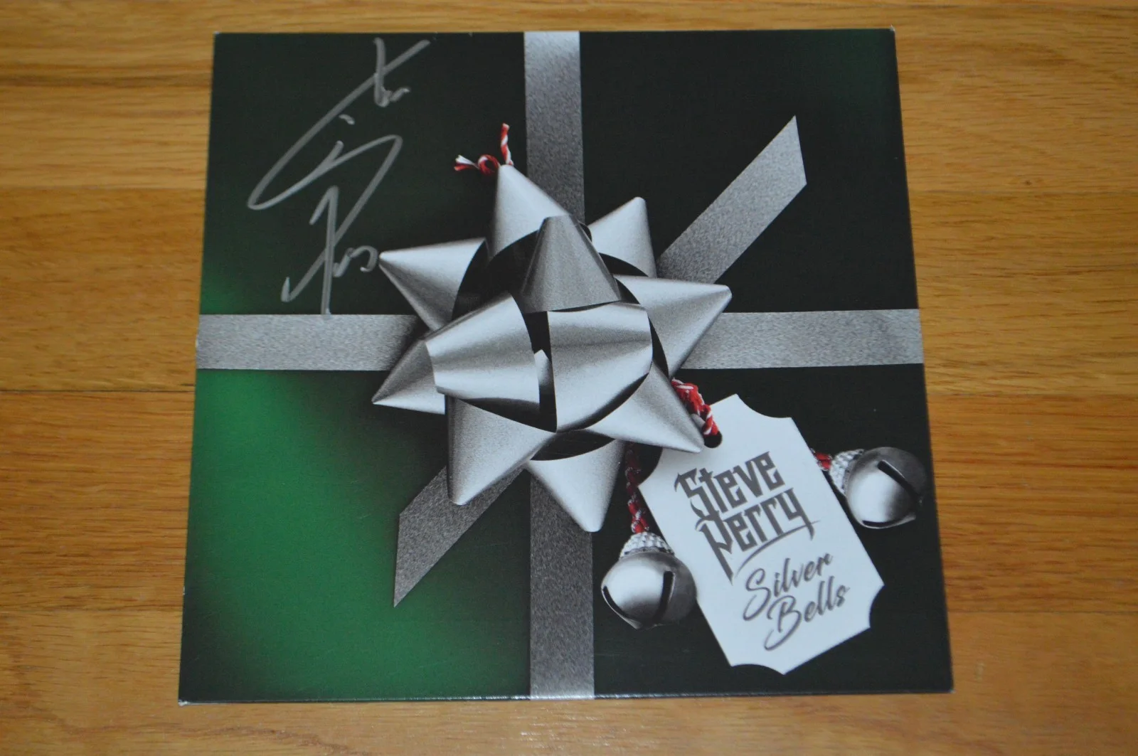 Steve Perry Autographed "Silver Bells" Vinyl 45 Cover with JSA COA ~ Journey, изображение 2