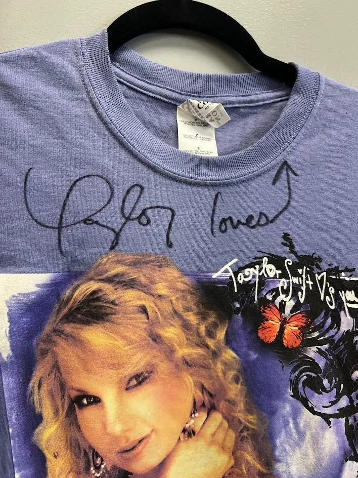 Taylor Swift Autographed Tshirt - Early Era - PSA Authenticated, image 3