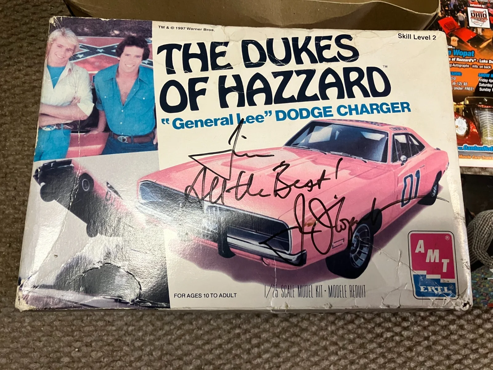 Tom Wopat — Tom Wopat - Luke Duke, Dukes of Hazzard, Signed Gen. Lee Model Lid, show flyer
