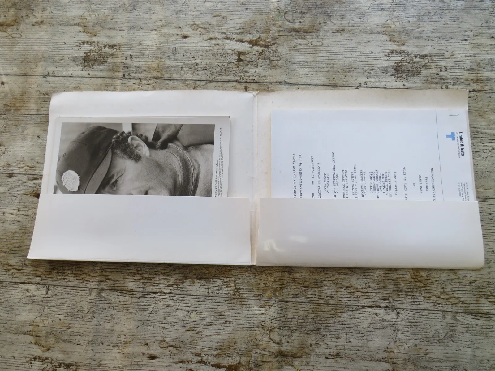 HIDE IN PLAIN SIGHT ORIGINAL 1980 CINEMA FILM PRESS KIT James Caan 14 PHOTOS 80s, изображение 2