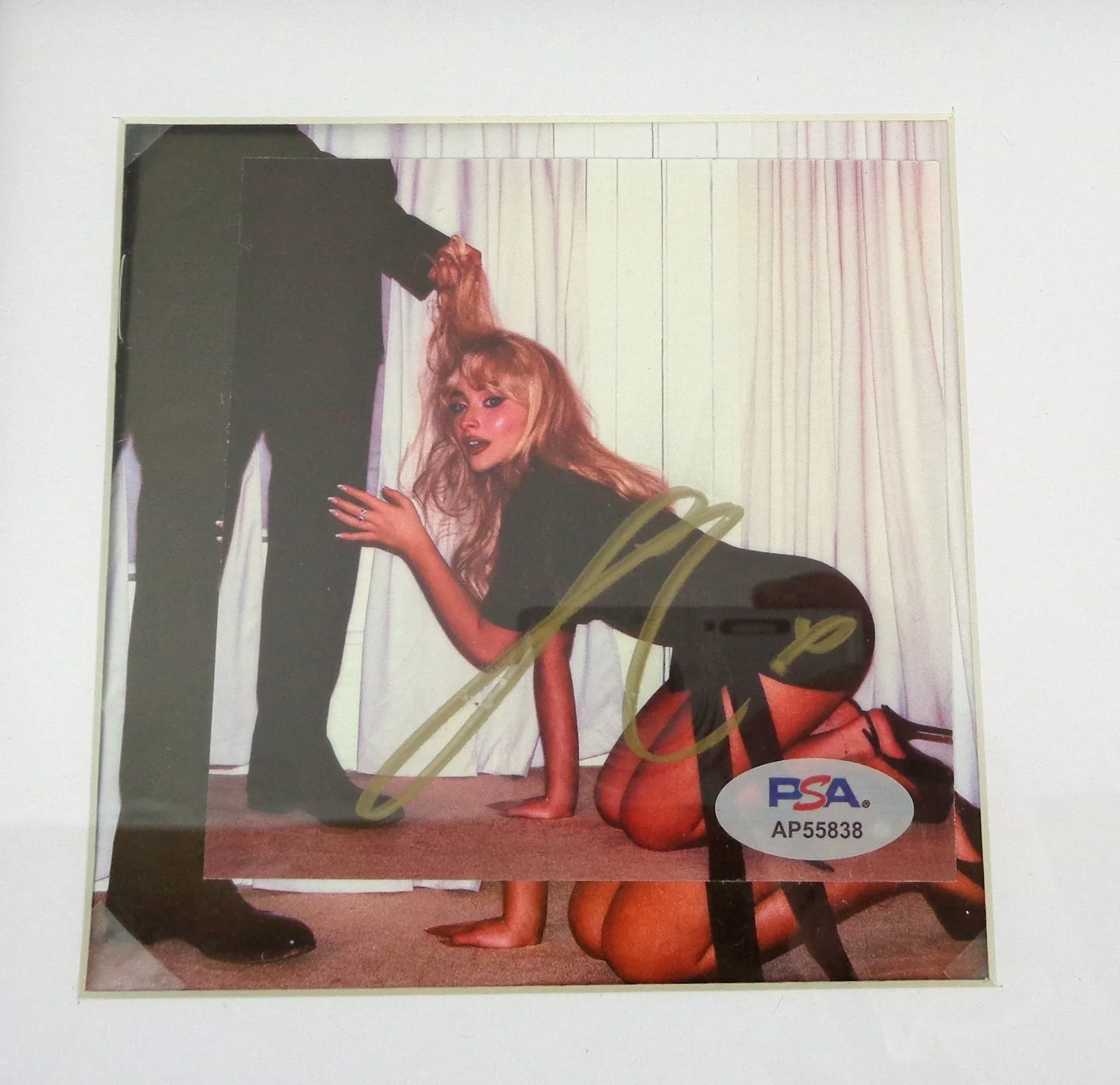 Sabrina Carpenter Signed Autograph Man's Best Friend CD Framed PSA/DNA COA, изображение 2