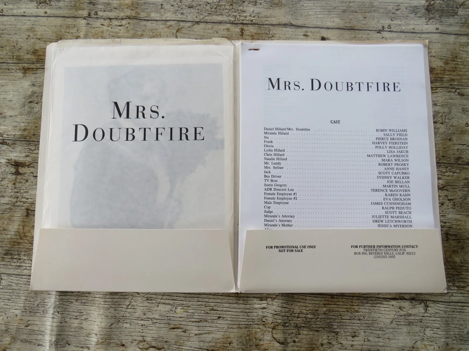 MRS DOUBTFIRE ORIGINAL 1993 CINEMA FILM PRESS KIT Robin Williams 6 PHOTOS 90's, image 2