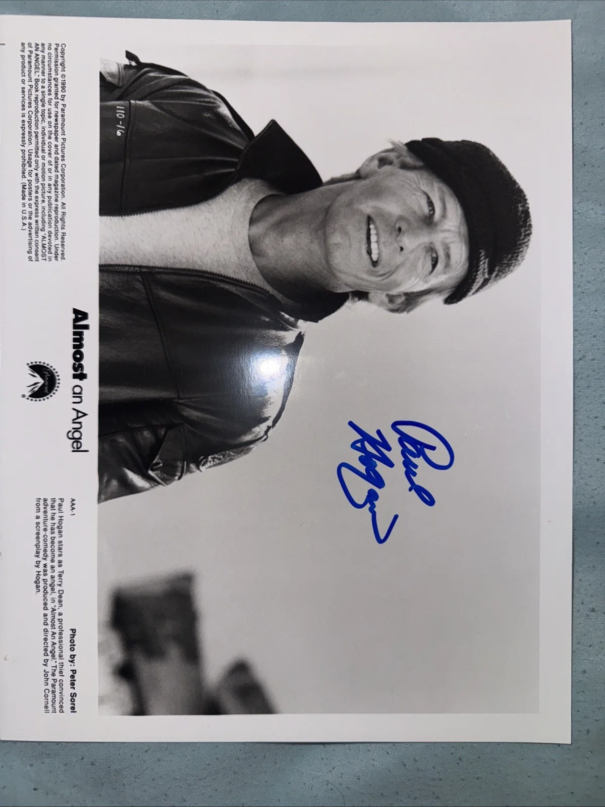 Paul Hogan — Signed Paul Hogan 8x10 Photo, image 4