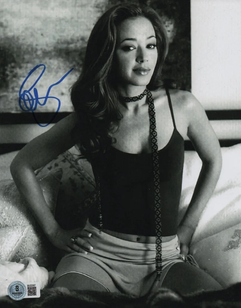 Leah Remini — LEAH REMINI BEAUTIFUL SIGNED AUTOGRAPH SEXY 8x10 PHOTO COA BECKETT BAS