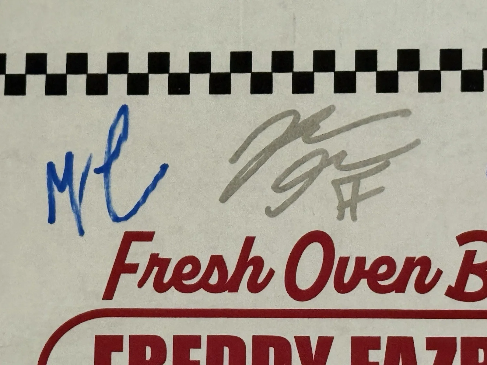 Five Nights At Freddy’s 2 Signed Pizza Box Josh Hutcherson + 6 BAS Beckett COA, изображение 2