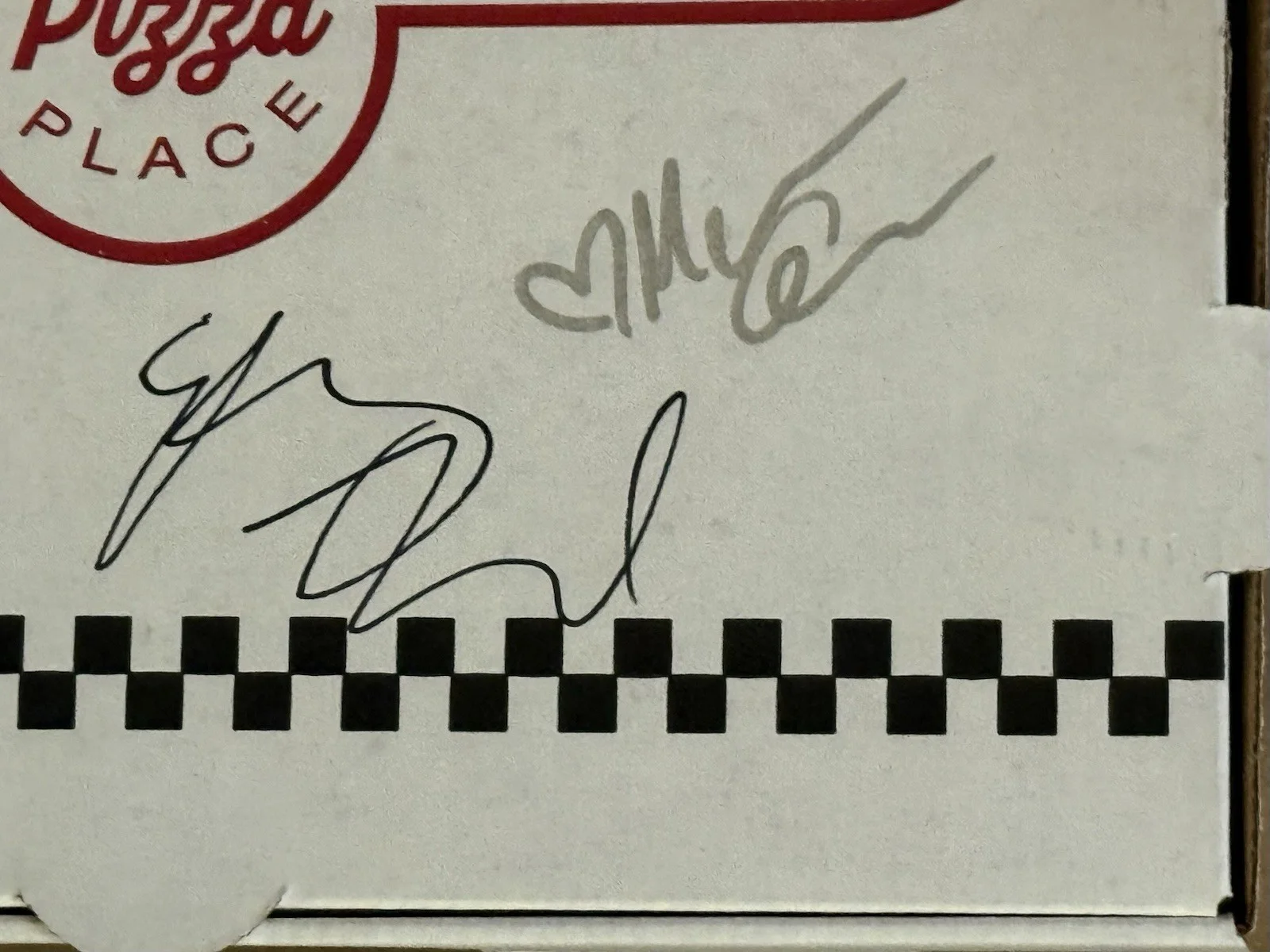 Five Nights At Freddy’s 2 Signed Pizza Box Josh Hutcherson + 6 BAS Beckett COA, изображение 4