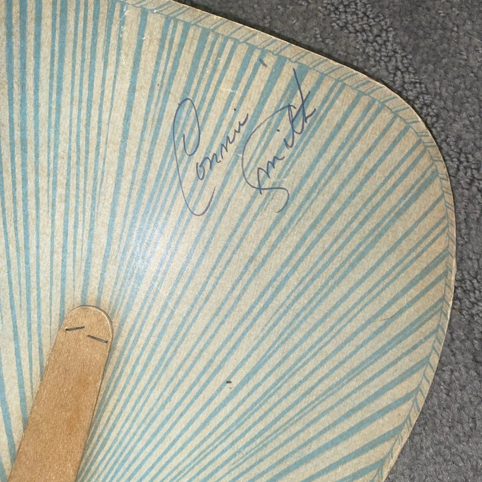 Vntg Grand Ole Opry Fan With Connie Smith Autograph RARE!!!, image 3