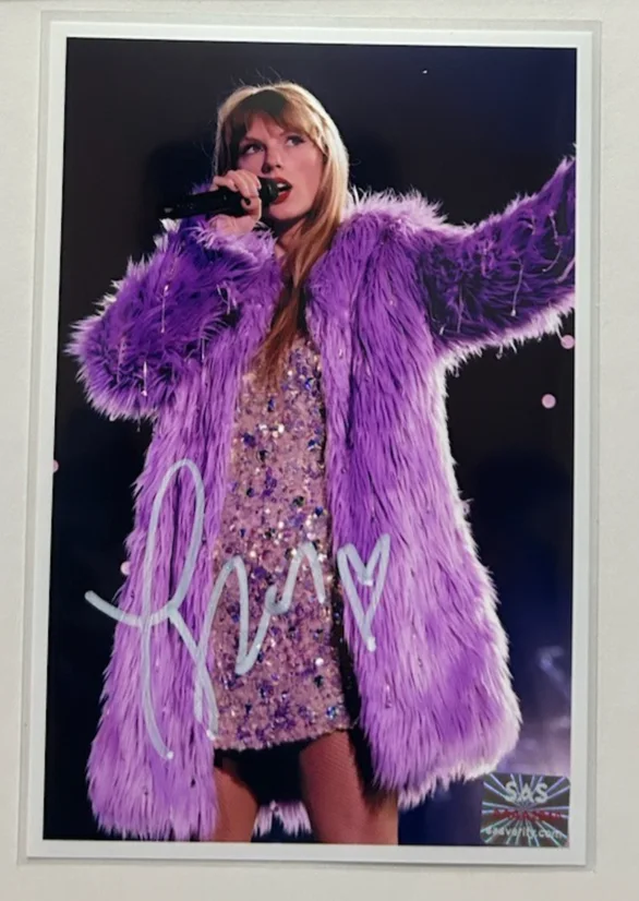 TAYLOR SWIFT ERAS TOUR 4 X 6 IMAGE INK HAND SIGNED AUTOGRAPH + COA, image 2