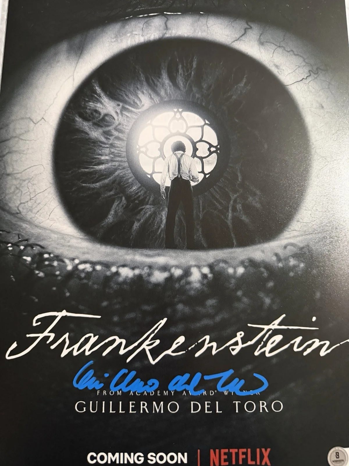 Guillermo Del Toro — GUILLERMO DEL TORO SIGNED AUTOGRAPH 12x18 FRANKENSTEIN PHOTO BECKETT-B, изображение 2