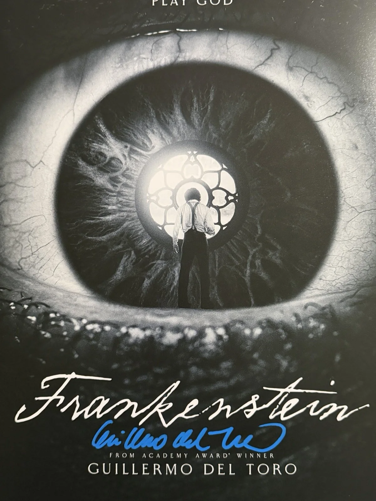 Guillermo Del Toro — GUILLERMO DEL TORO SIGNED AUTOGRAPH 12x18 FRANKENSTEIN PHOTO BECKETT-A, image 2