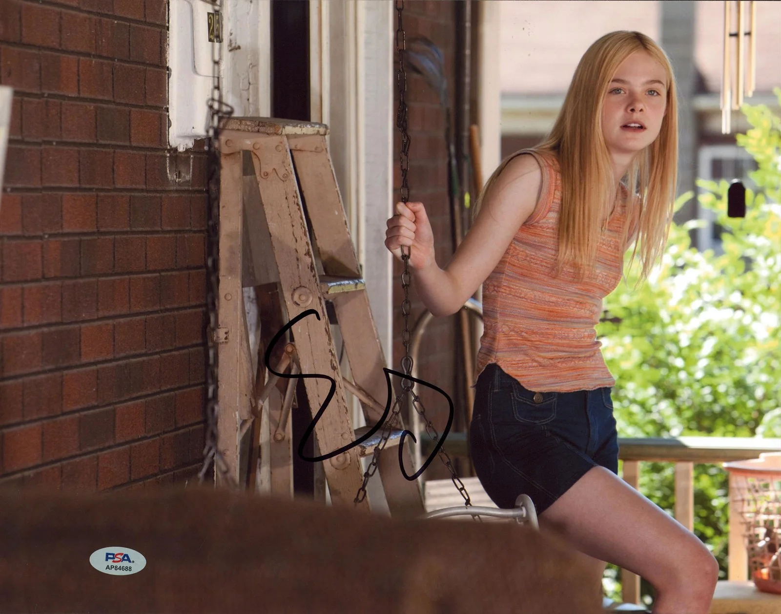 Elle Fanning — Elle Fanning Super 8 Authentic Signed 11x14 Horizontal Photo PSA/DNA #AP84688