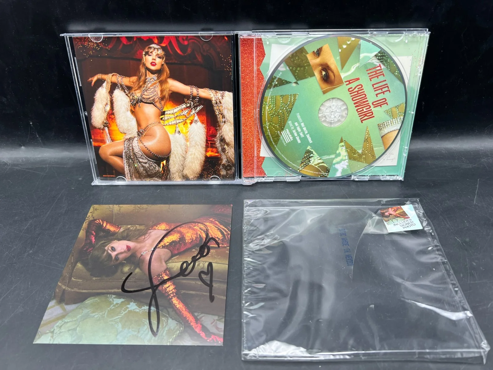 RARE LONG FULL NAME Taylor Swift Signed The Life of a Showgirl CD Album Photo #2, изображение 4