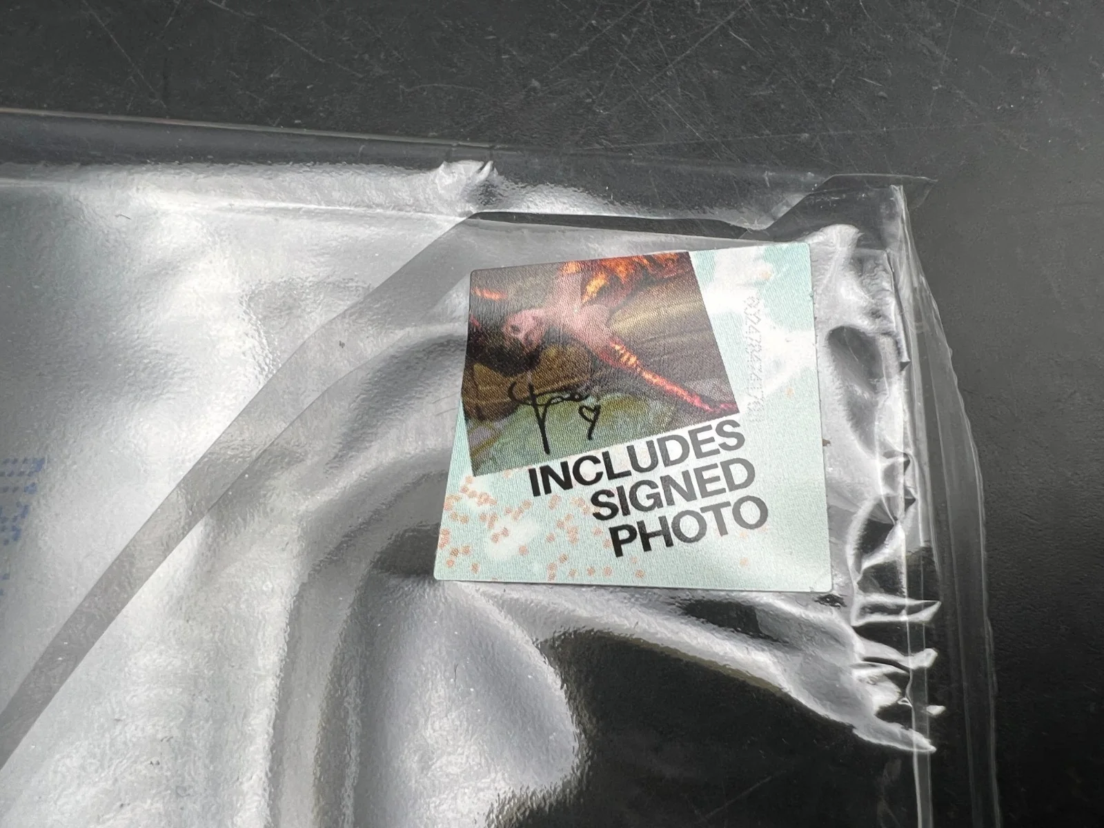 RARE LONG FULL NAME Taylor Swift Signed The Life of a Showgirl CD Album Photo #2, изображение 5