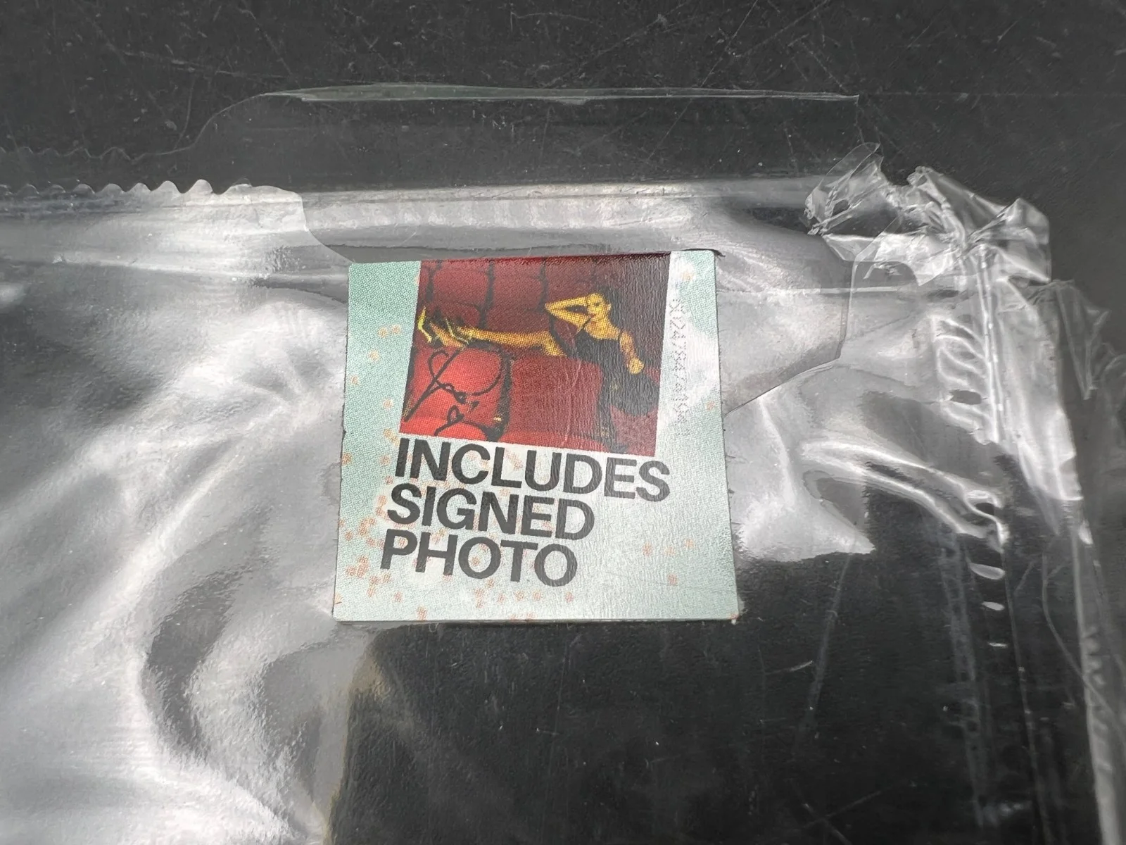 RARE DOUBLE HEART Taylor Swift Signed The Life of a Showgirl CD Album Photo #4, изображение 5