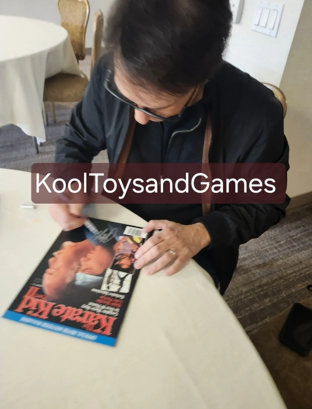 Ralph Macchio — Karate Kid 2 Official Souvenir Magazine Topps 1986 Signed By Ralph Macchio BAS, изображение 2