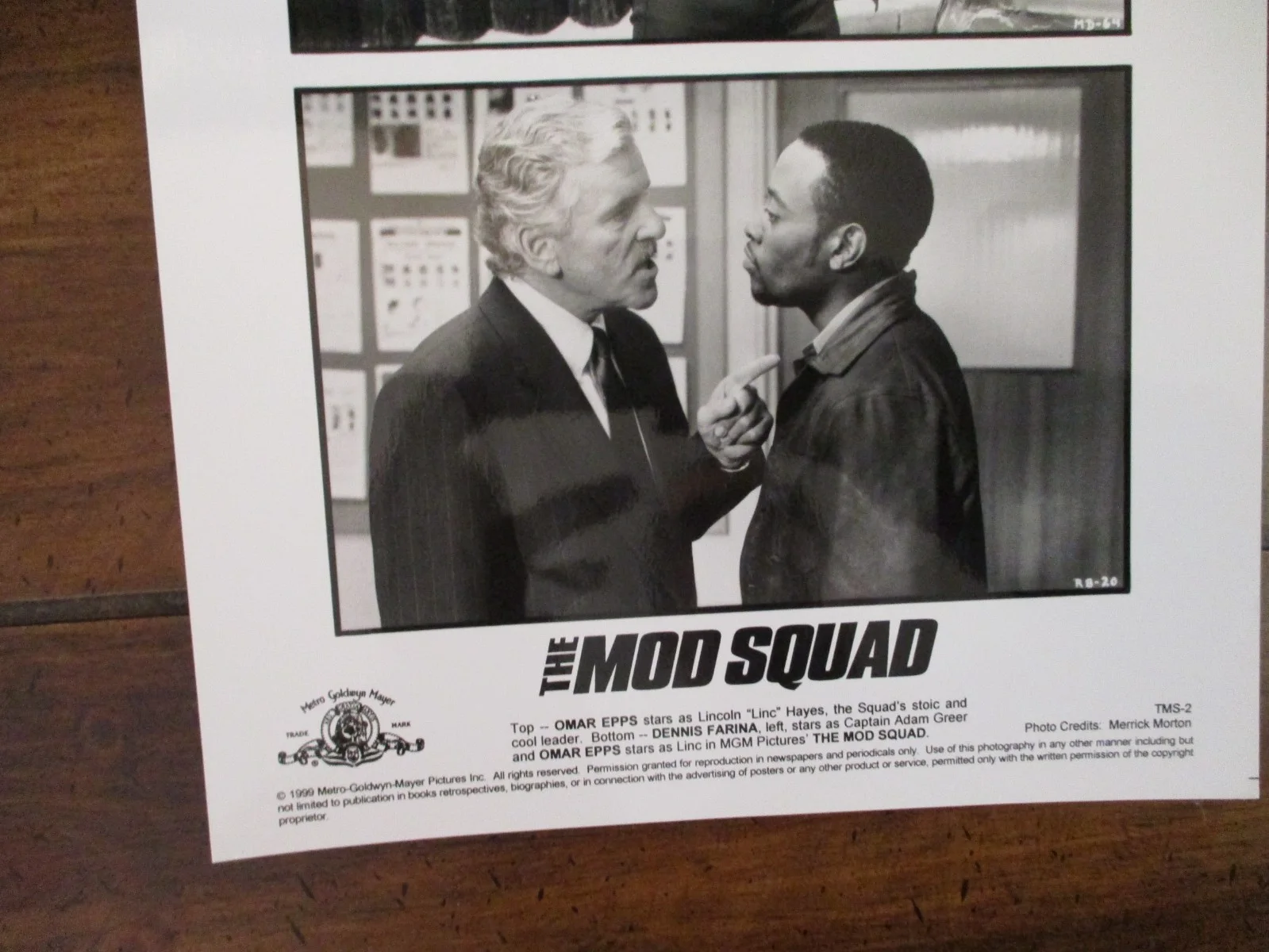 Omar Epps/Dennis Farina(THE MOD SQUAD)1999 8 x 10 Glossy Black/White Press Photo, image 2