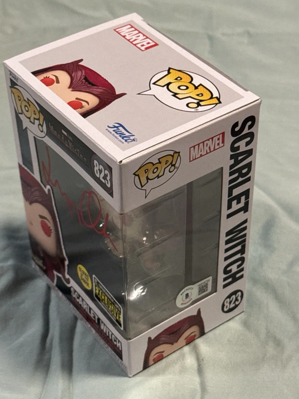 Elizabeth Olsen — Elizabeth Olsen Signed Scarlet Witch Red Eyes Funko Pop #823 Beckett Witnessed, изображение 3