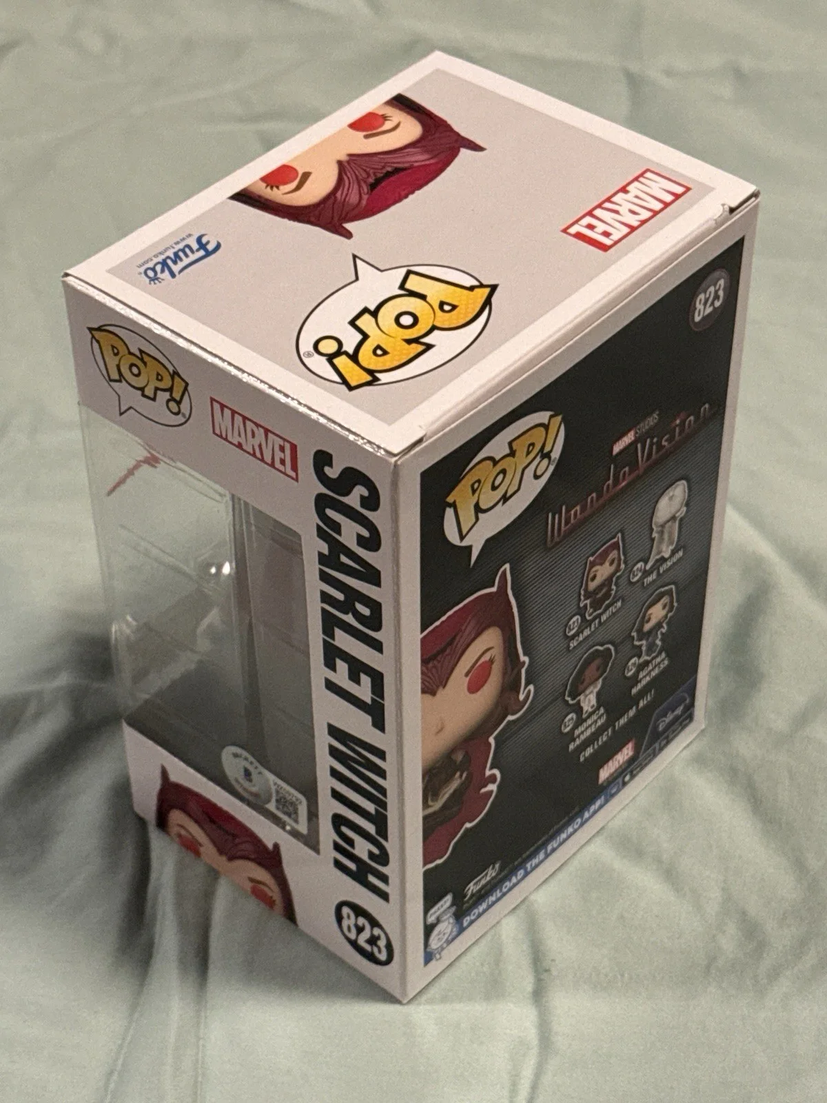 Elizabeth Olsen — Elizabeth Olsen Signed Scarlet Witch Red Eyes Funko Pop #823 Beckett Witnessed, изображение 4
