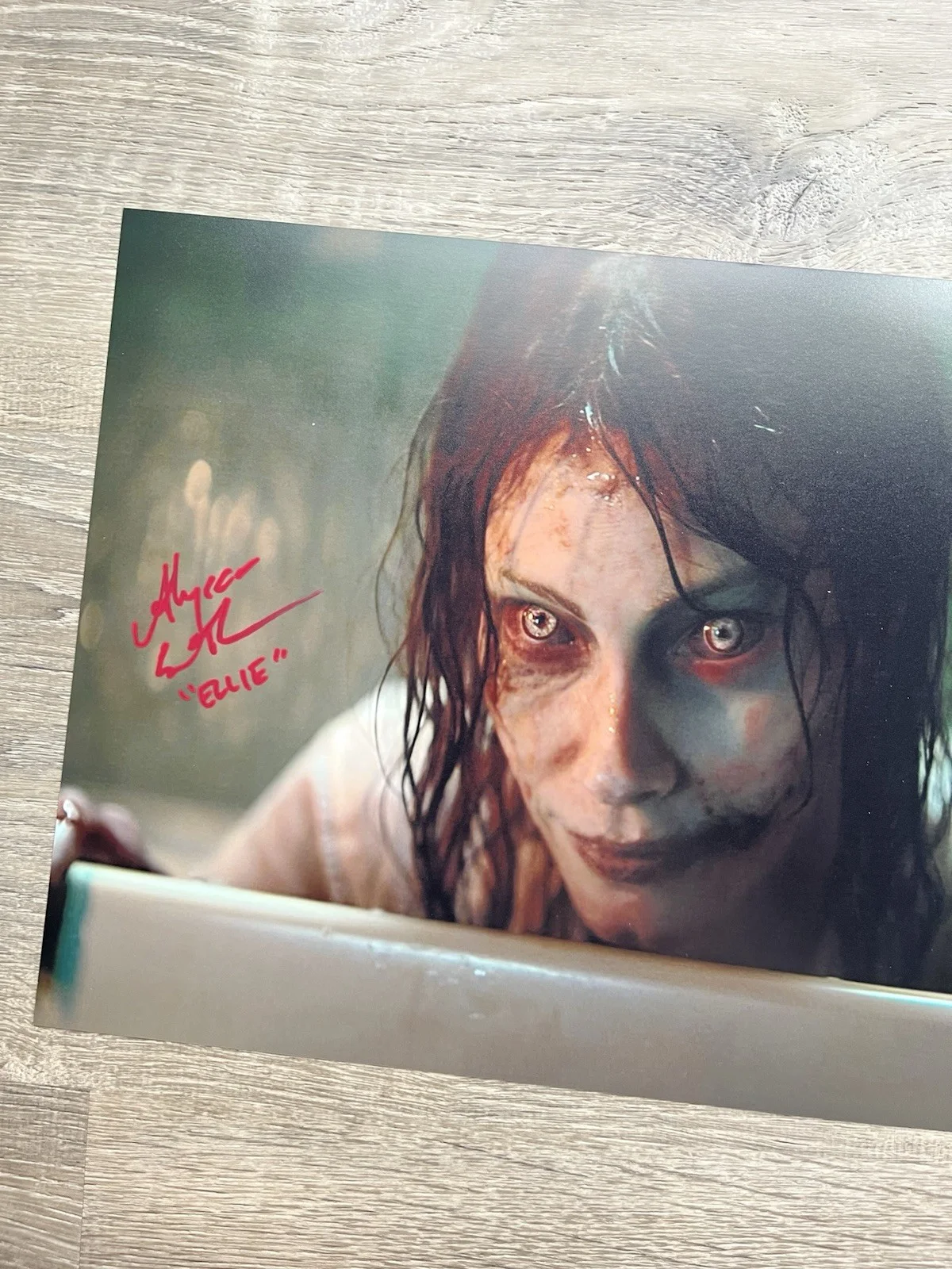 Alyssa Sutherland — Alyssa Sutherland Signed Evil Dead Rise 11x14 Photo JSA COA Ellie Horror Auto, изображение 3