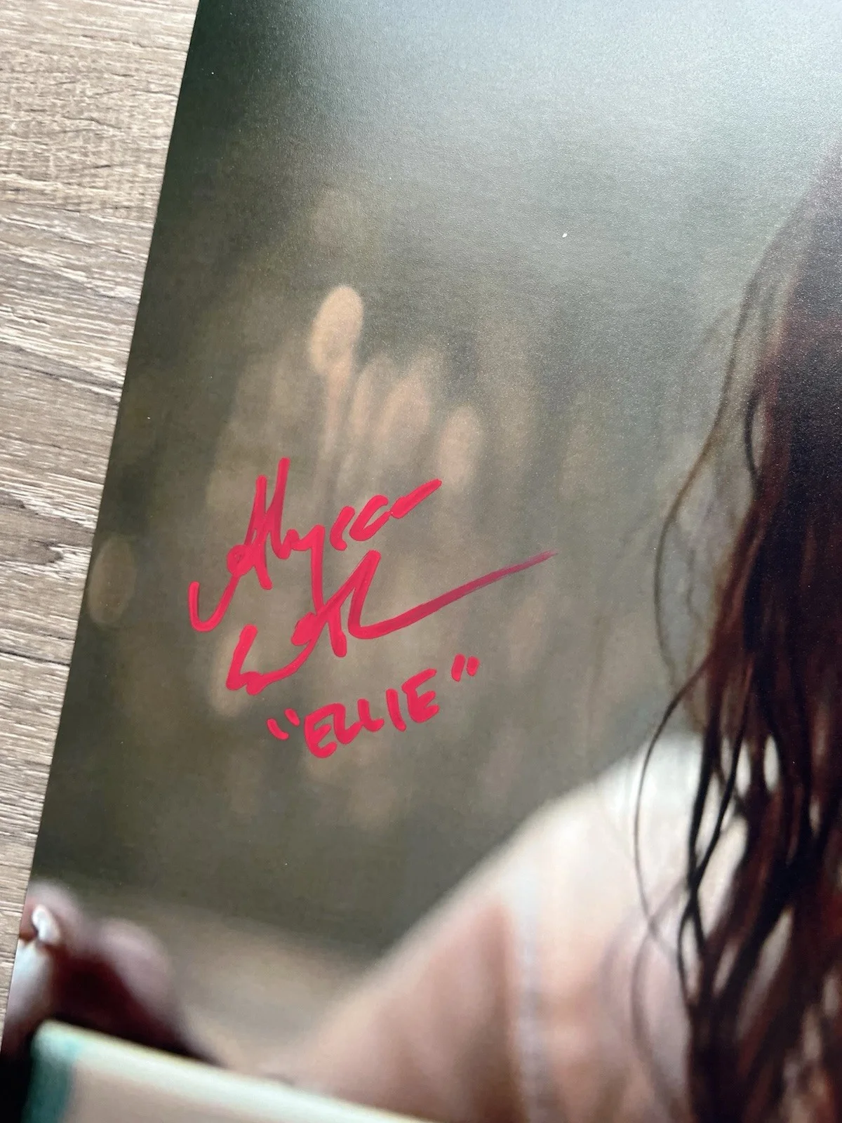 Alyssa Sutherland — Alyssa Sutherland Signed Evil Dead Rise 11x14 Photo JSA COA Ellie Horror Auto, изображение 4