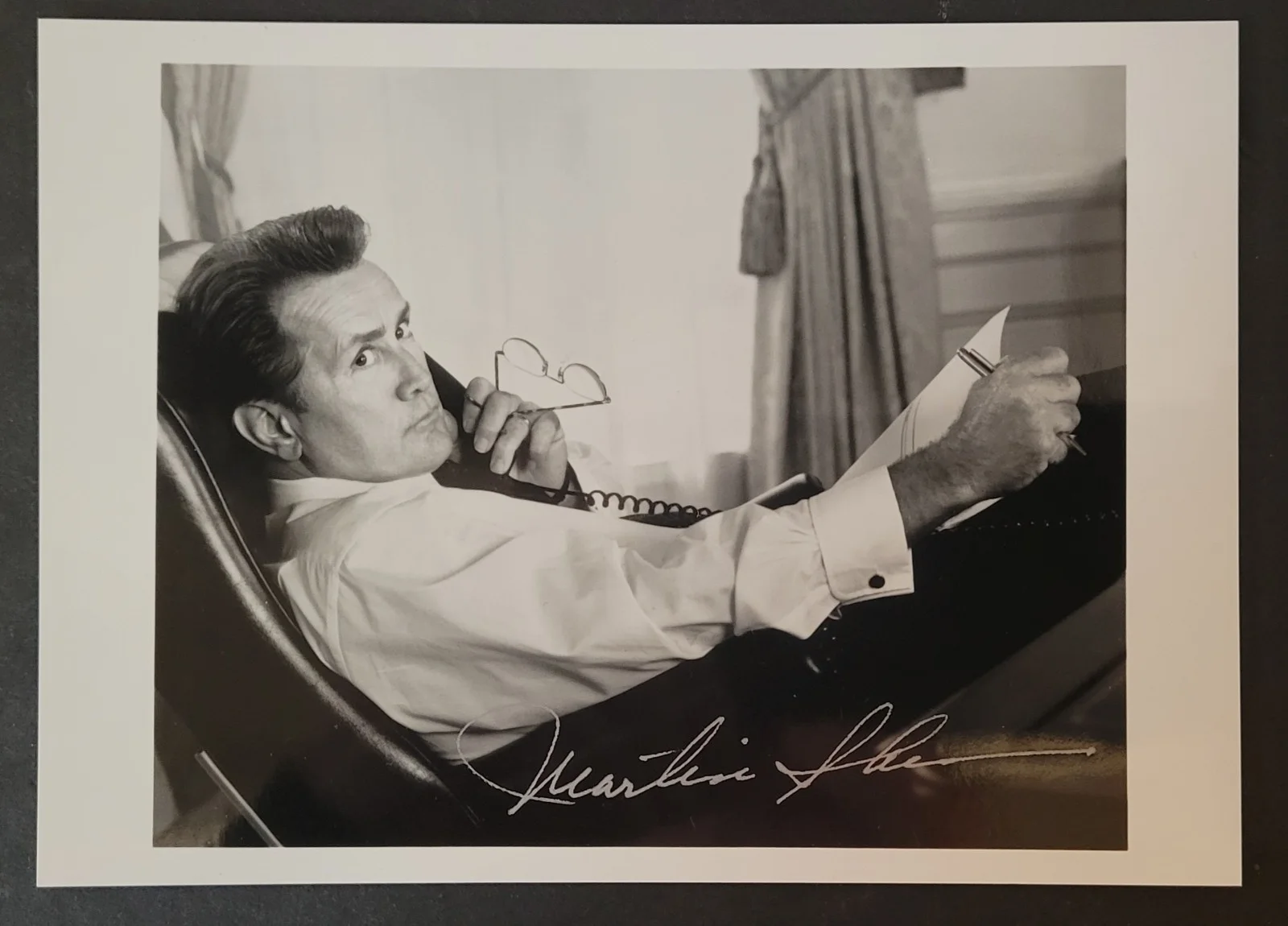 Martin Sheen — Martin Sheen Actor Autographed Signed 4"x6" Photos - Lot of 2, image 4