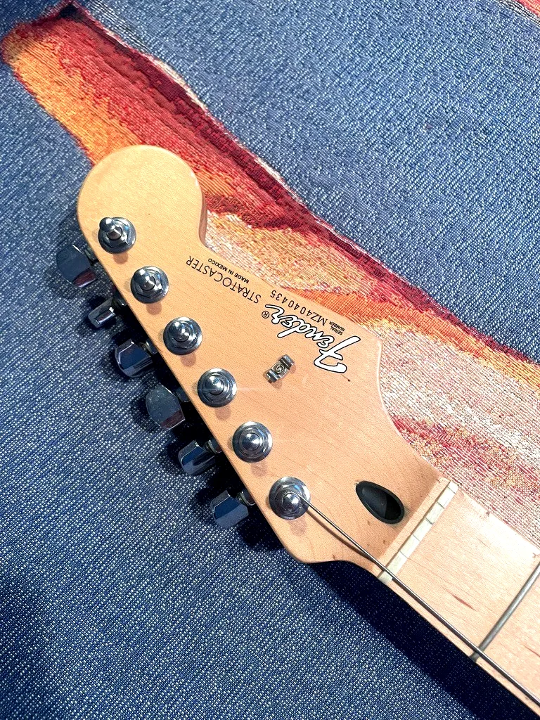 FENDER STRATOCASTER Electric Guitar Signed By Rod Stewart, image 3