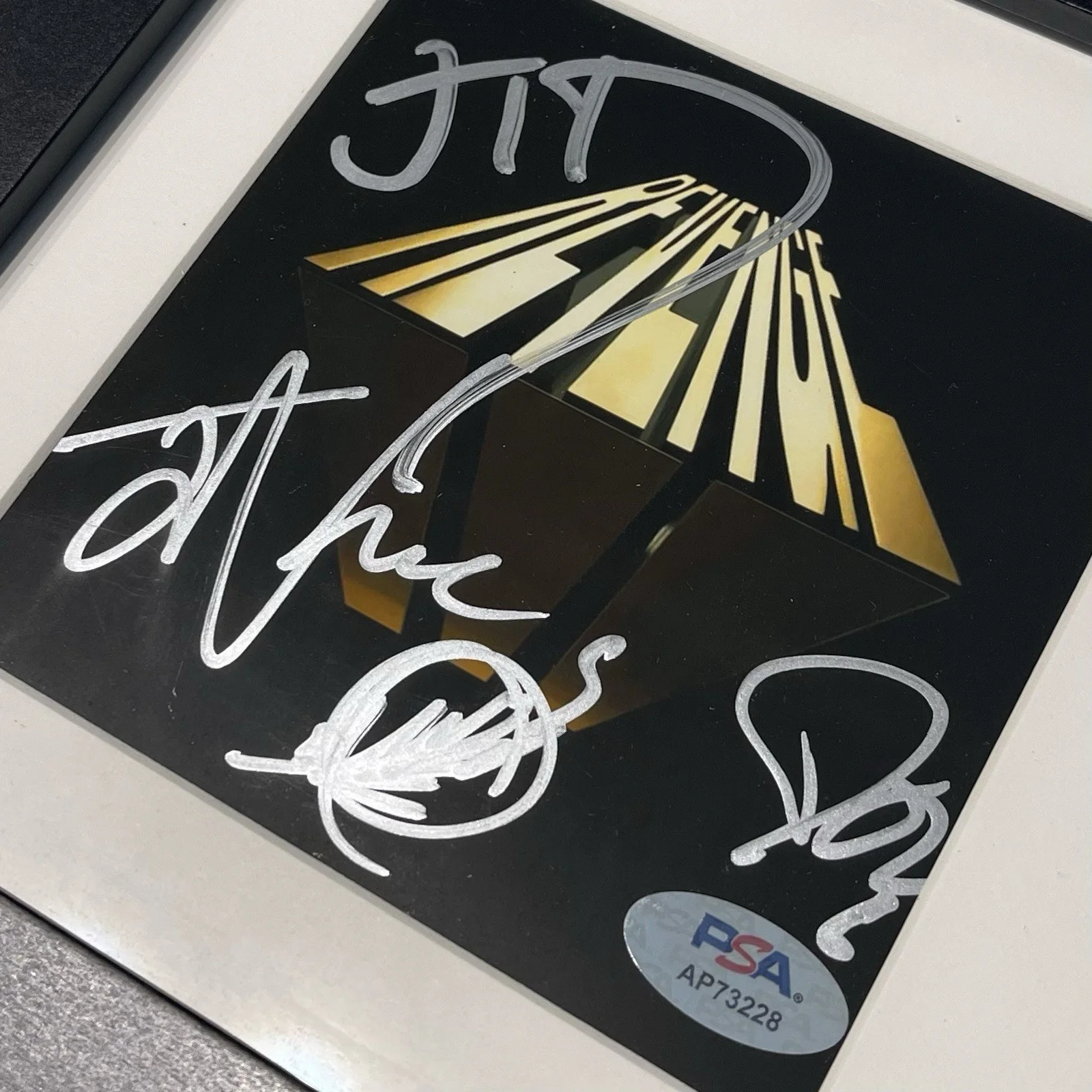 JID & EARTHGANG SIGNED DREAMVILLE REVENGE OF DREAMERS CD ALBUM AUTOGRAPH PSA COA, изображение 3
