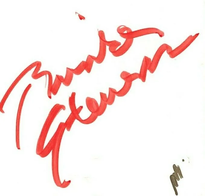 Brinke Stevens — Brinke Stevens Hand Signed Autographed Postcard Mark of the Astro-Zombies *Am3a, изображение 3