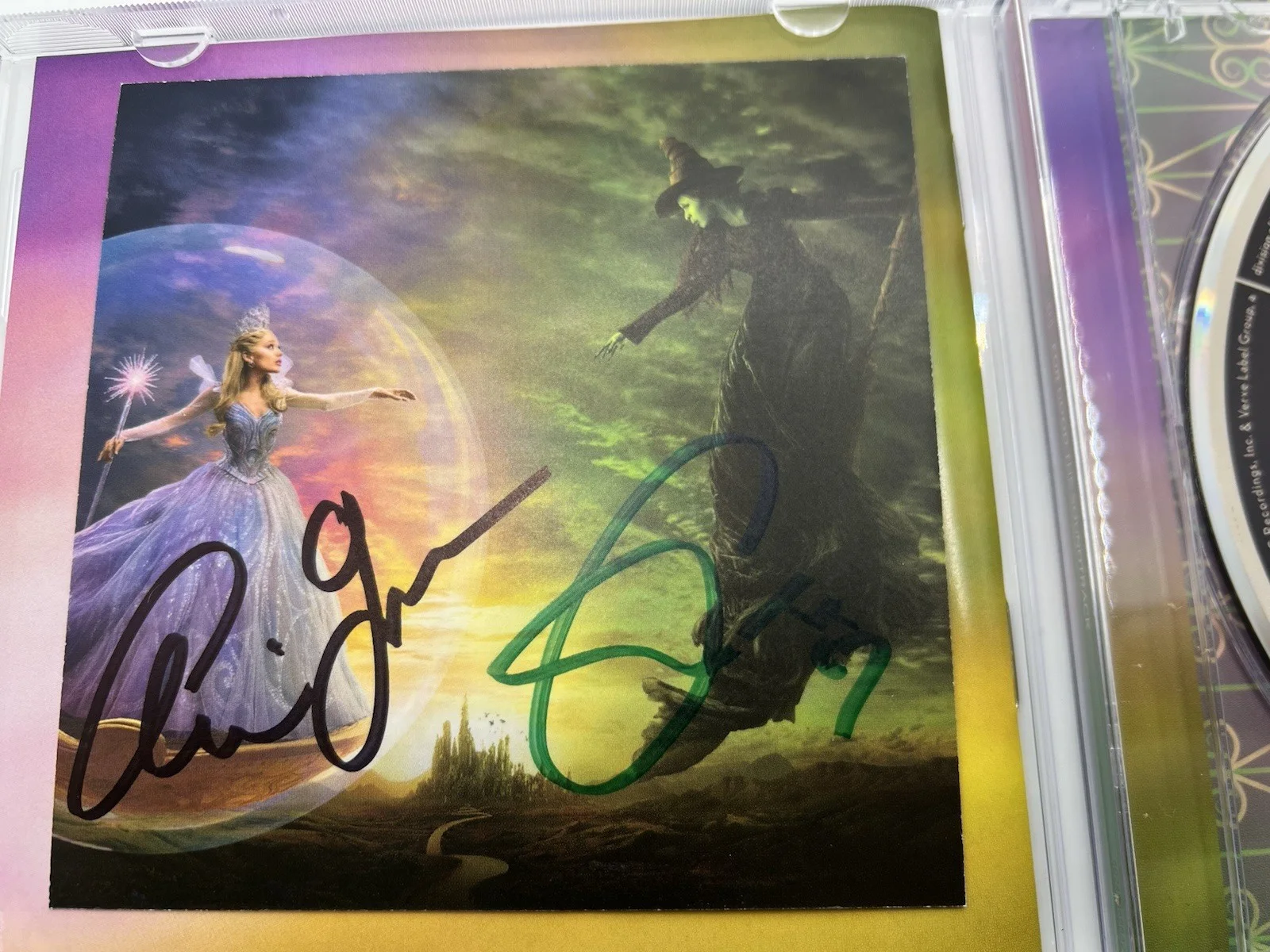 Wicked For Good Soundtrack Signed CD Ariana Grande & Cynthia Erivo Full Sig., изображение 2