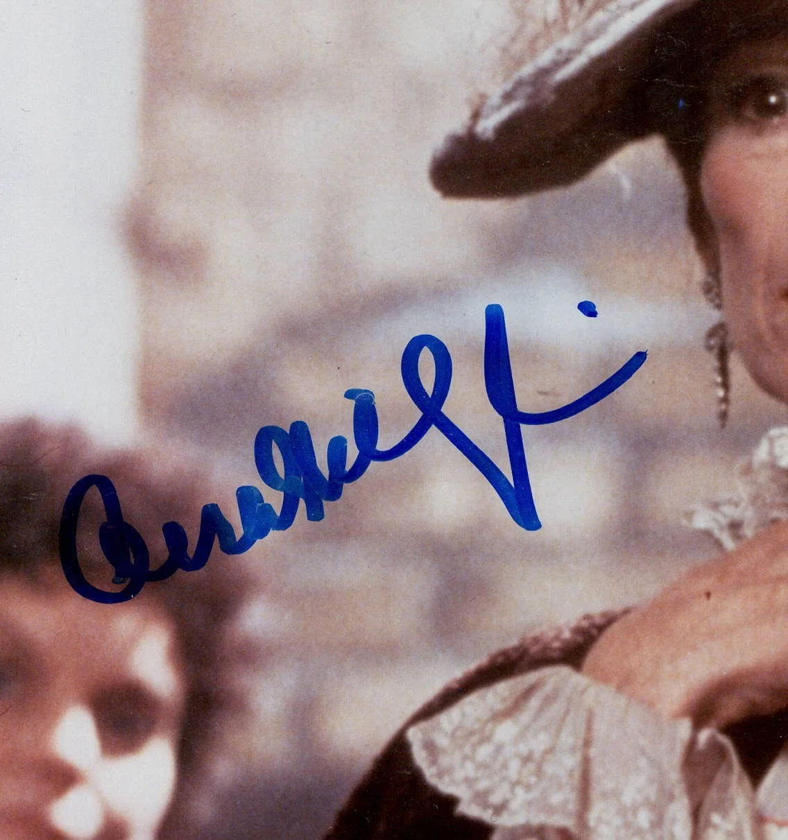 Geraldine Chaplin — Geraldine Chaplin Signed 8x10 Vintage Chaplin Movie Photo- JSA Authentication, изображение 2