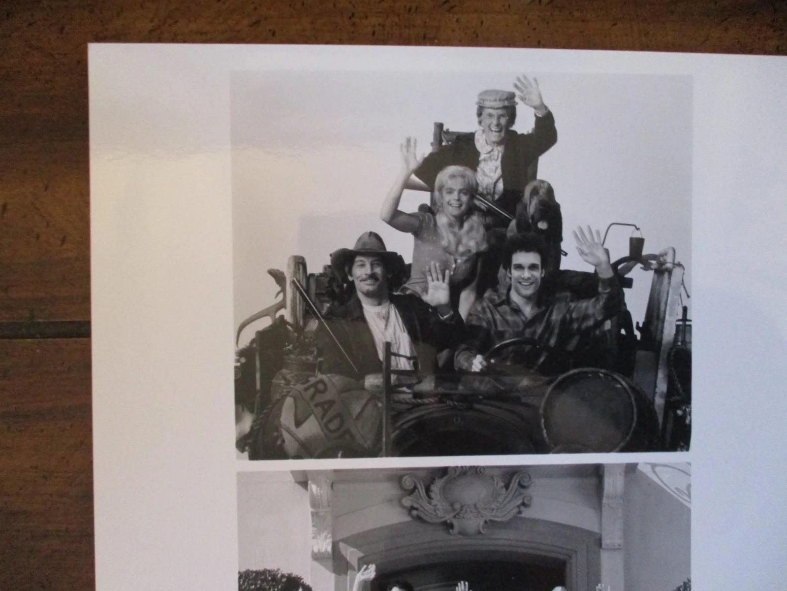 THE BEVERLY HILLBILLIES(Jim Varney/Cloris Leachman/Erika Eleniak)1993 B &W Photo, изображение 2